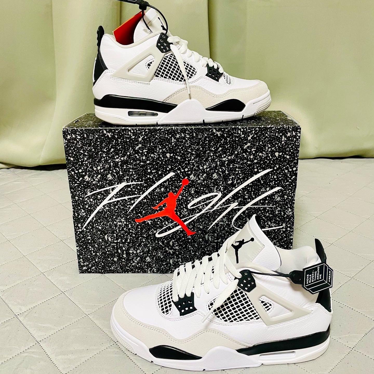 Jordan 4 Retro White and Black 착용 스타일 - 2