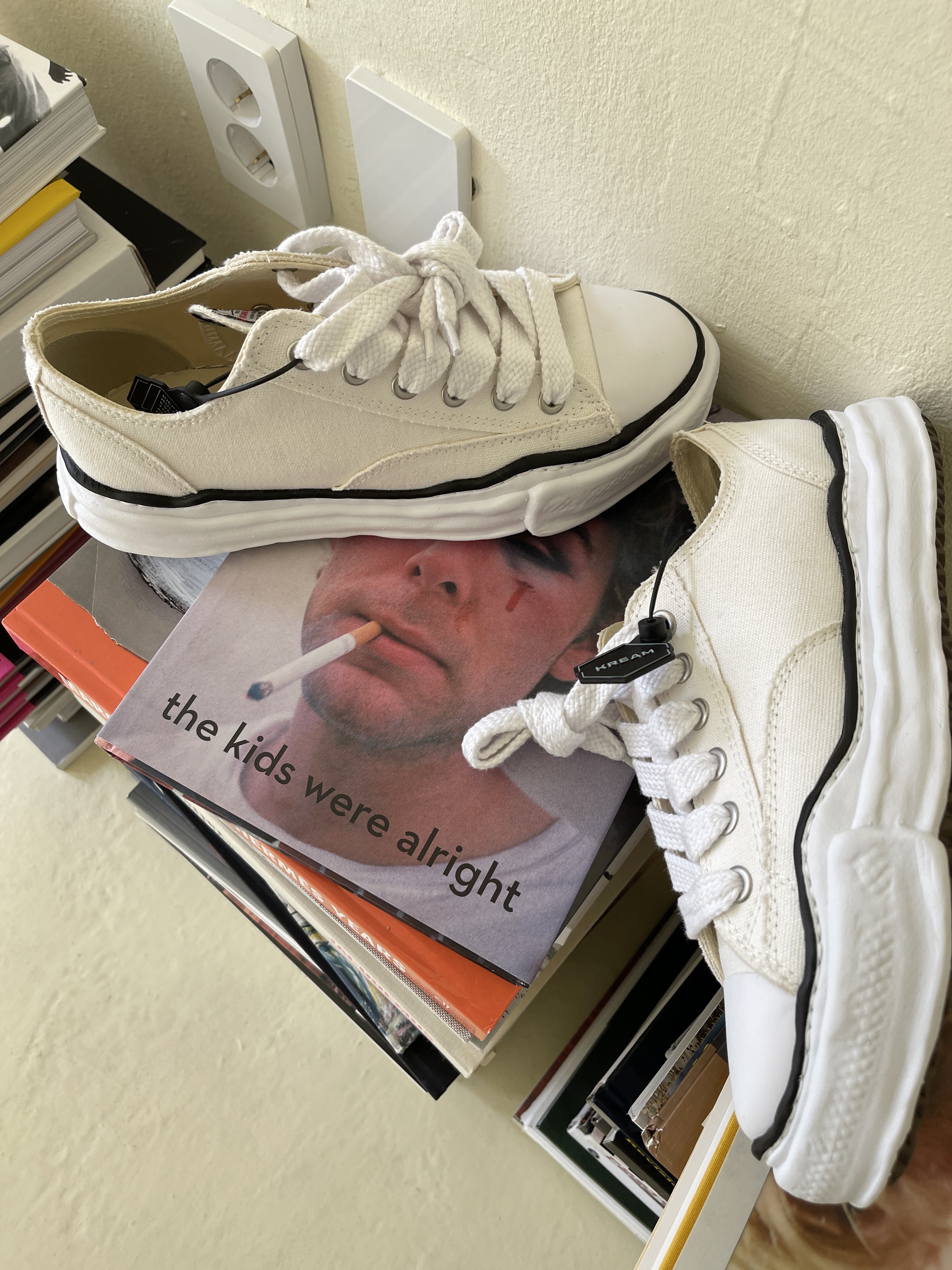Maison Mihara Yasuhiro Peterson OG Sole Canvas Low Sneakers White 착용 스타일 - 5