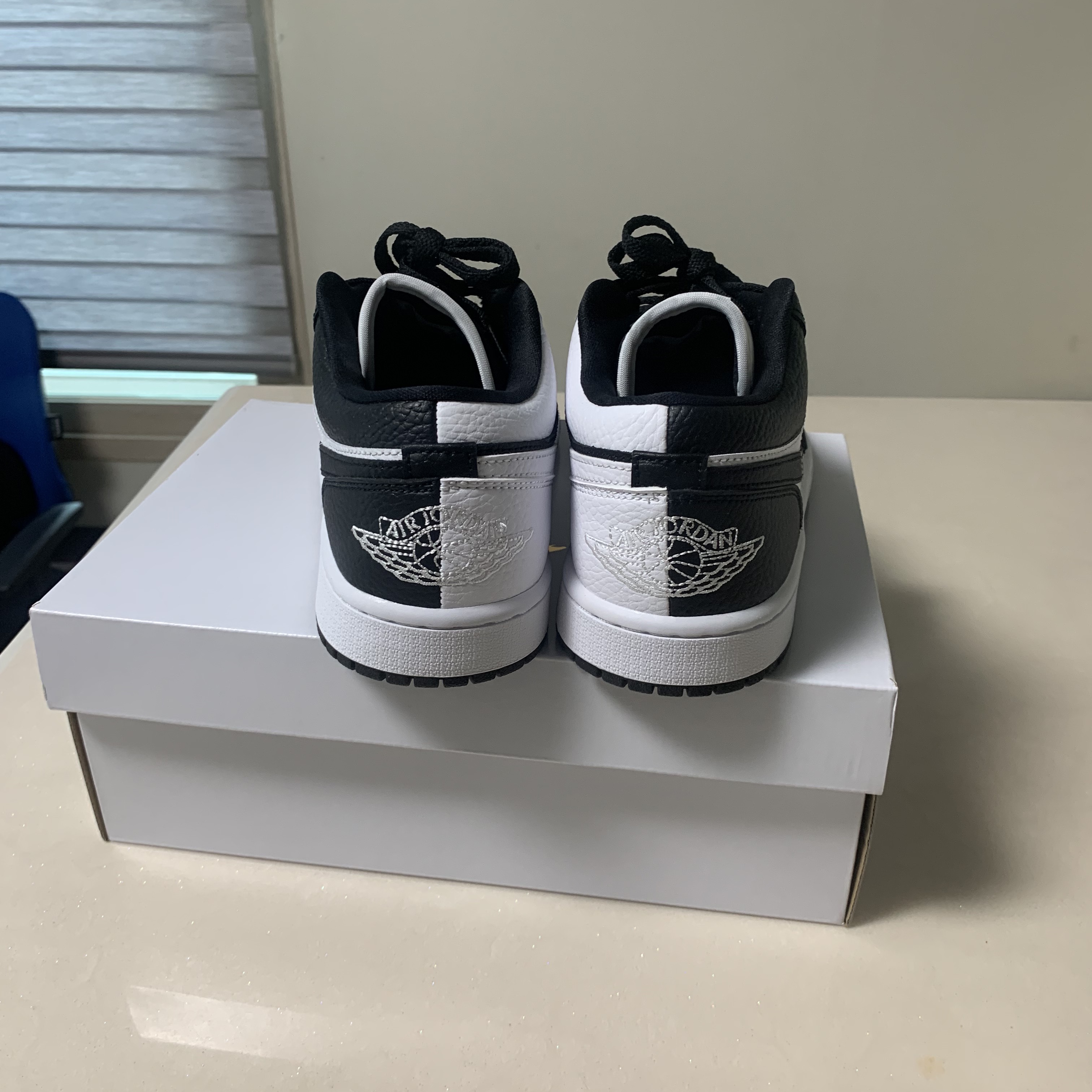 (W) Jordan 1 Low SE Black White 착용 스타일 - 4