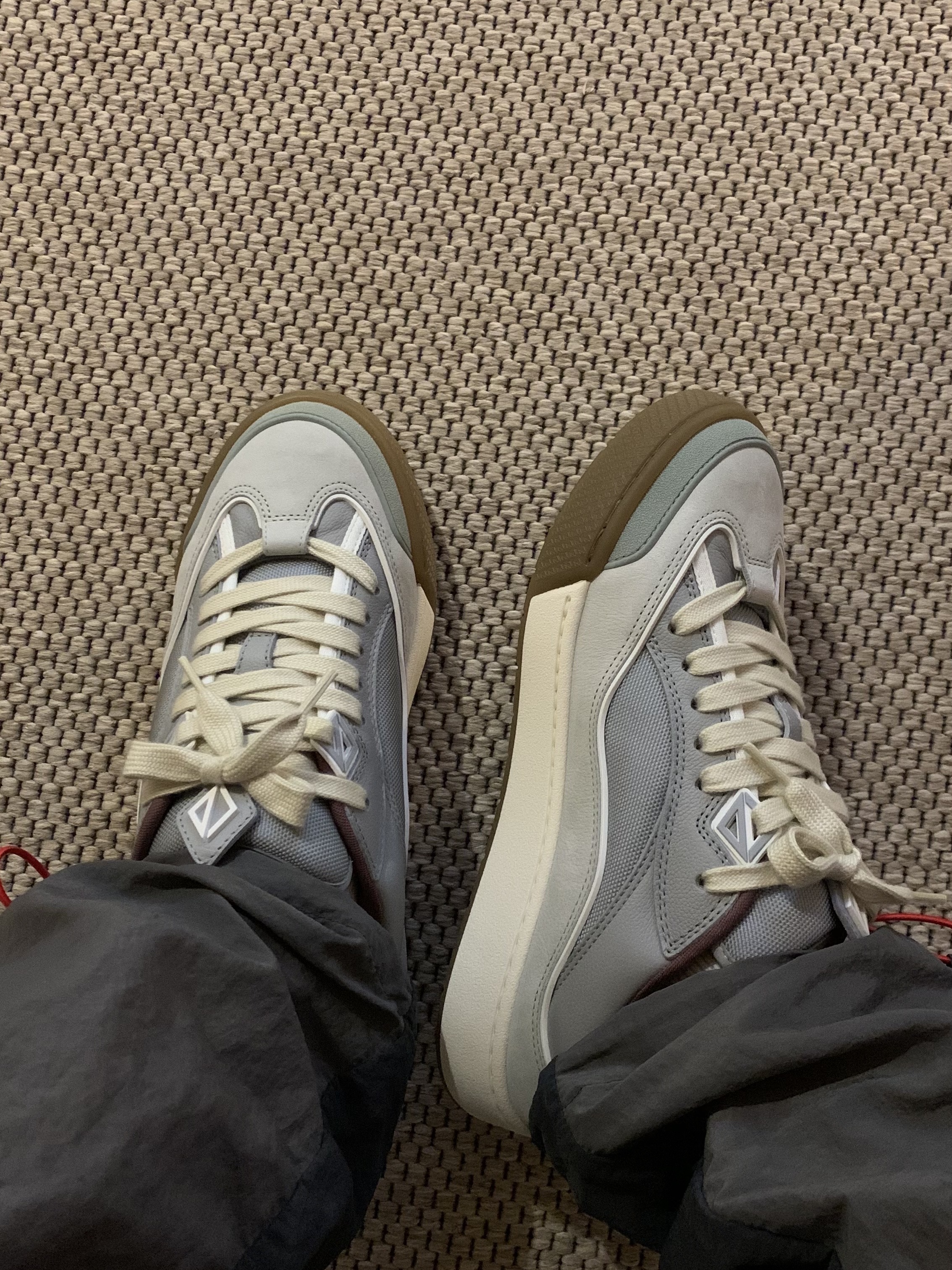 Dior x Cactus Jack B713 Sneakers Grey Mint 착용 스타일