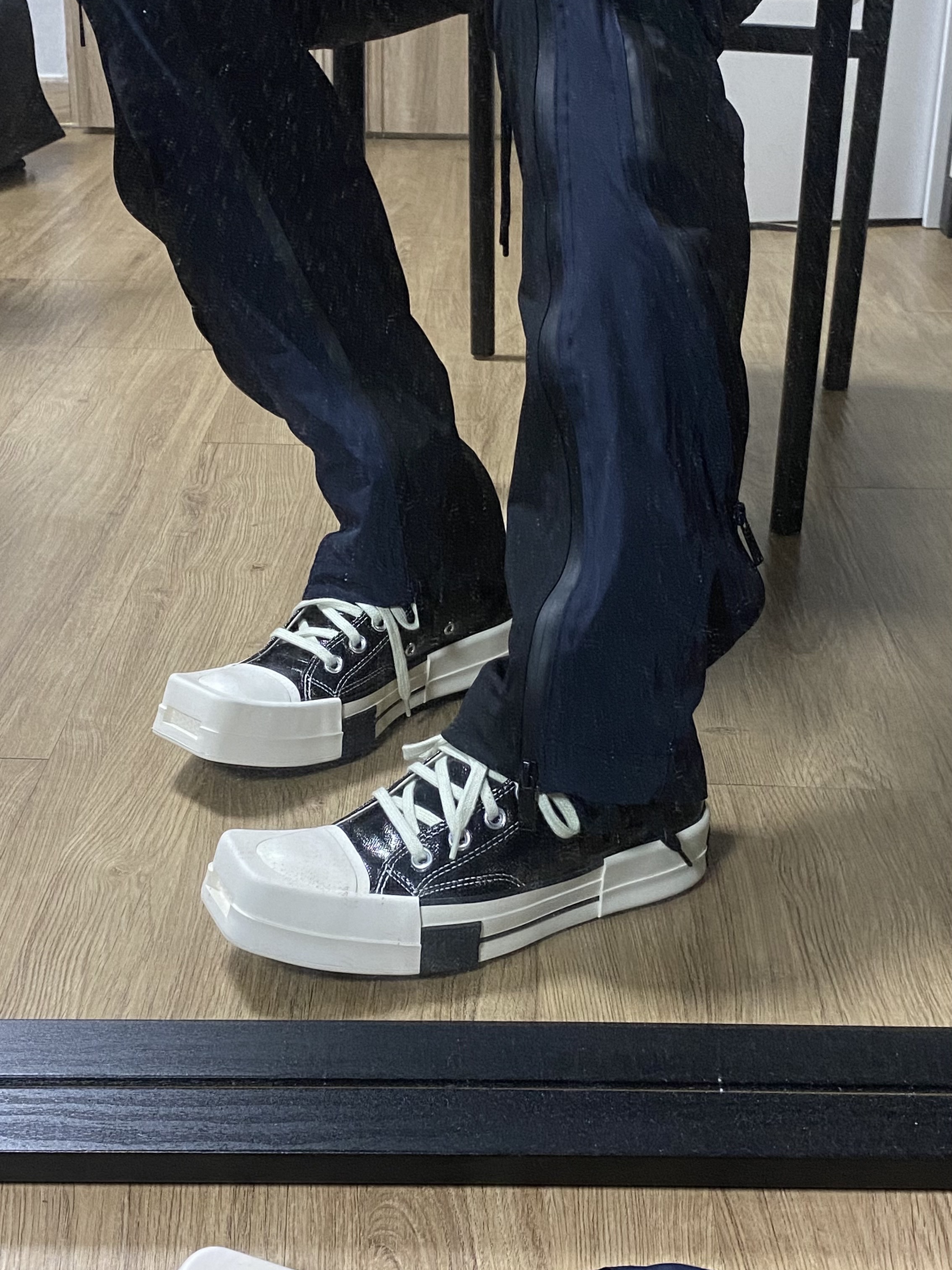 Converse x Drkshdw Turbodrk Chuck 70 Hi Black Lacquered Denim 착용 스타일 - 1