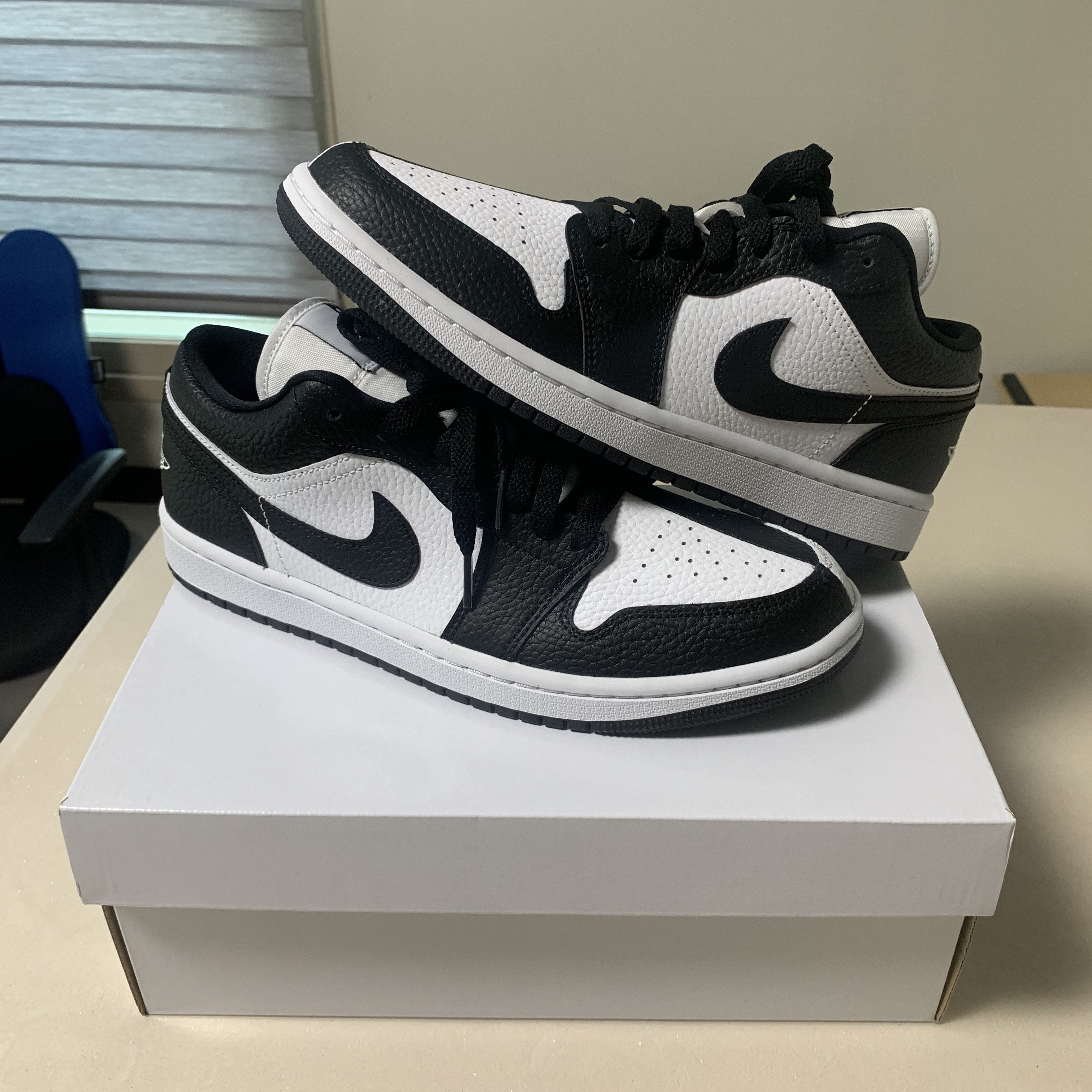 (W) Jordan 1 Low SE Black White 착용 스타일 - 1