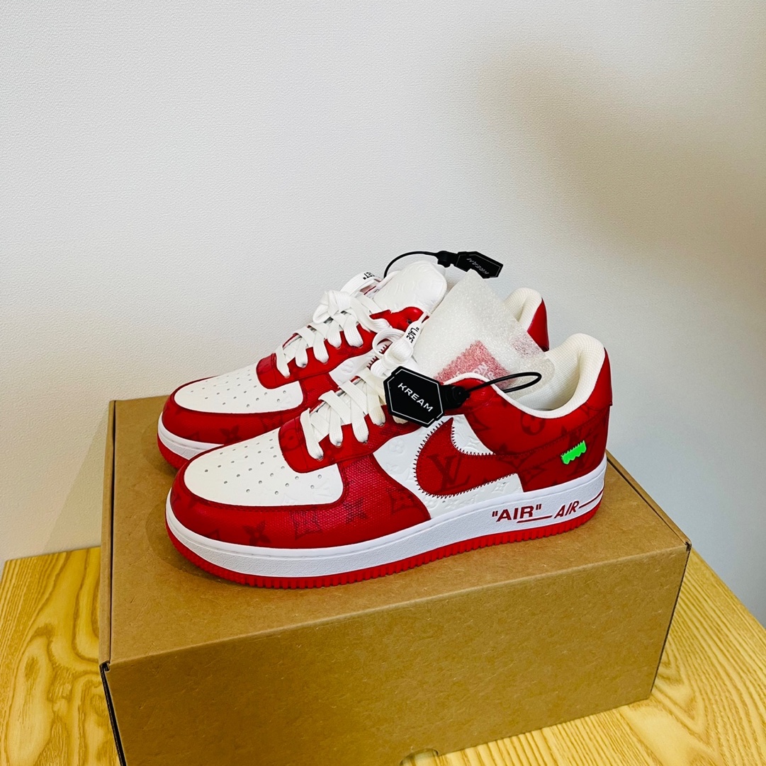 Louis Vuitton x Nike Air Force 1 Low by Virgil Abloh White Comet Red 착용 스타일 - 2