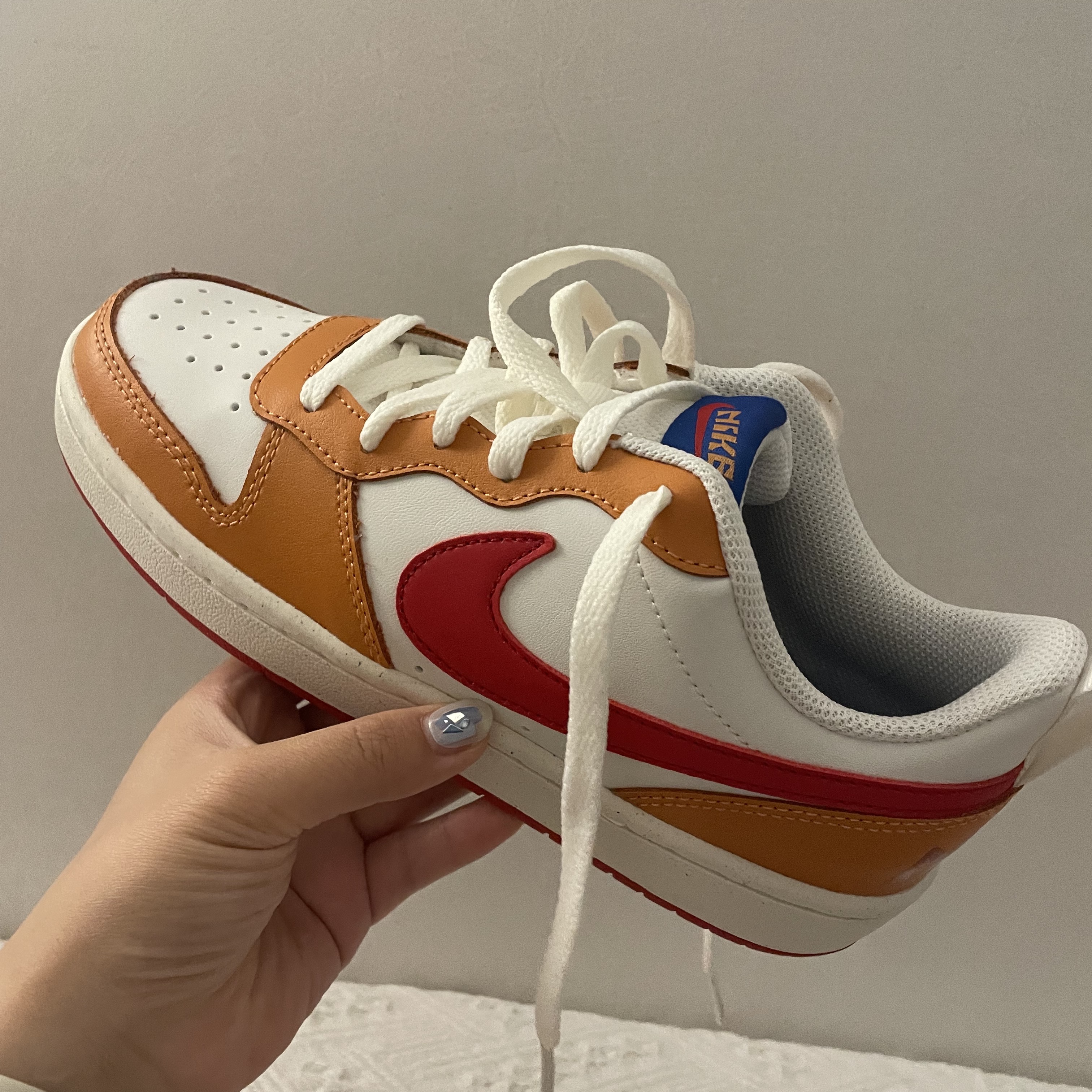 (GS) Nike Court Borough 2 Hot Curry 착용 스타일 - 2
