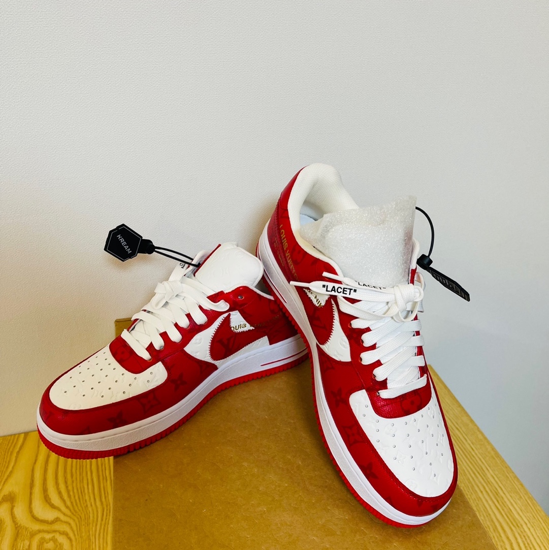 Louis Vuitton x Nike Air Force 1 Low by Virgil Abloh White Comet Red 착용 스타일 - 1