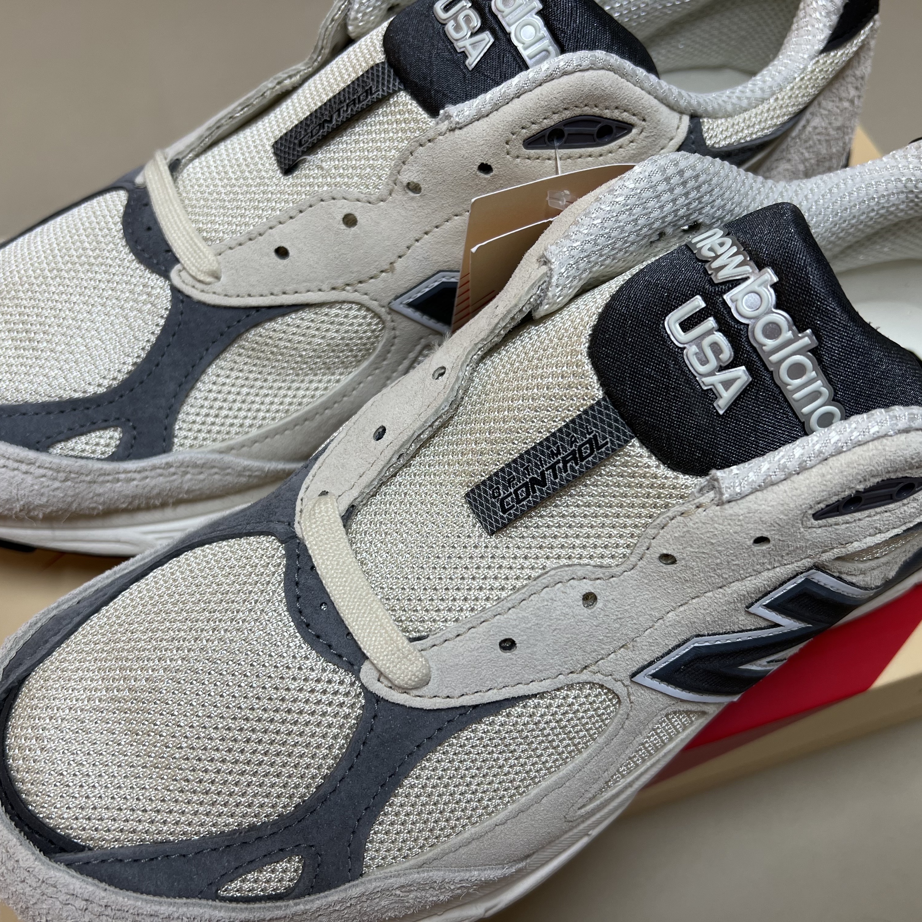 New Balance 990v3 Made in USA Moonbeam Macadamia Nut 착용 스타일 - 1