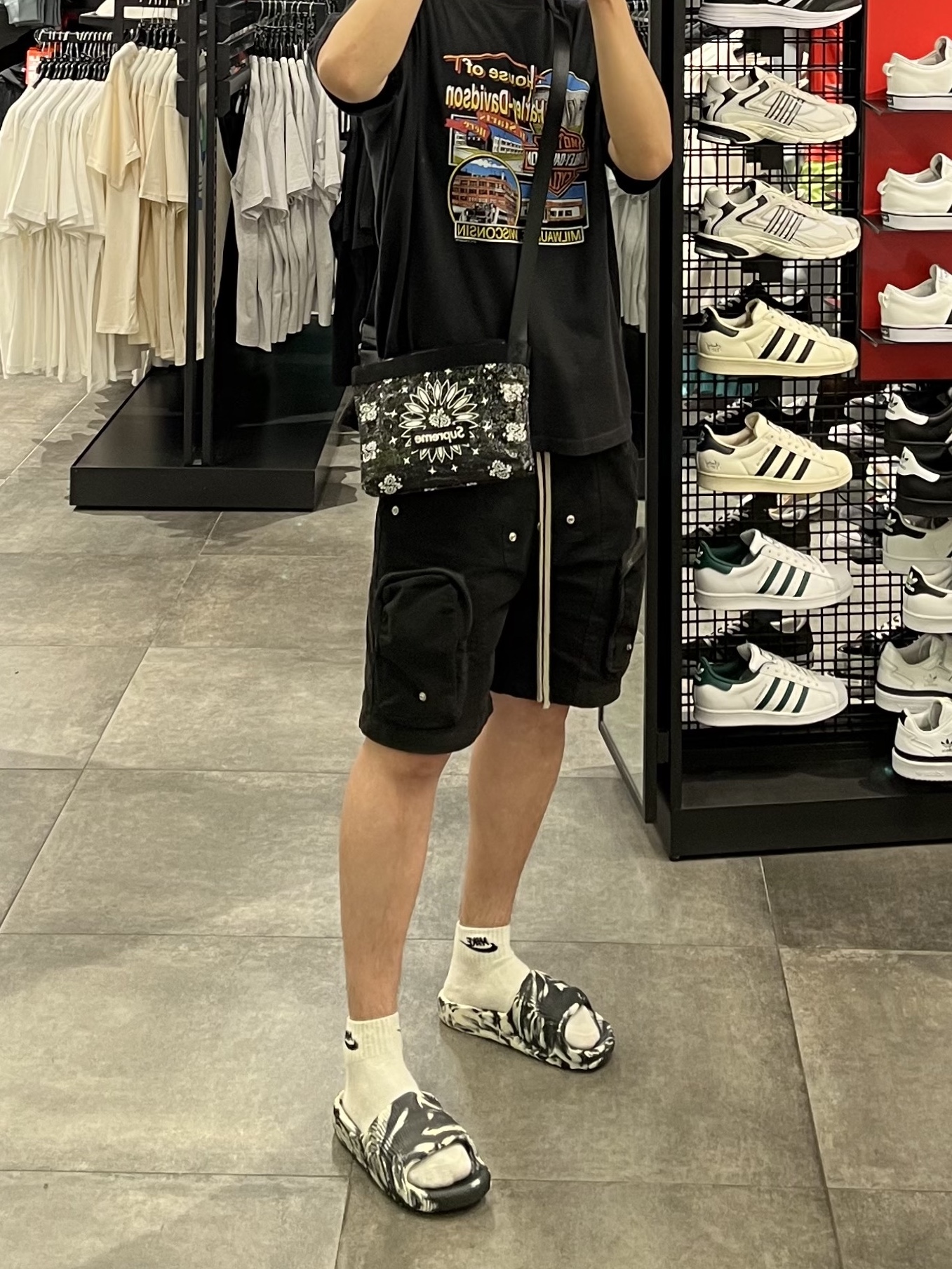 Adidas Adilette 22 Carbon Aluminium, Supreme Bandana Tarp Side Bag Black - 21SS 착용 스타일