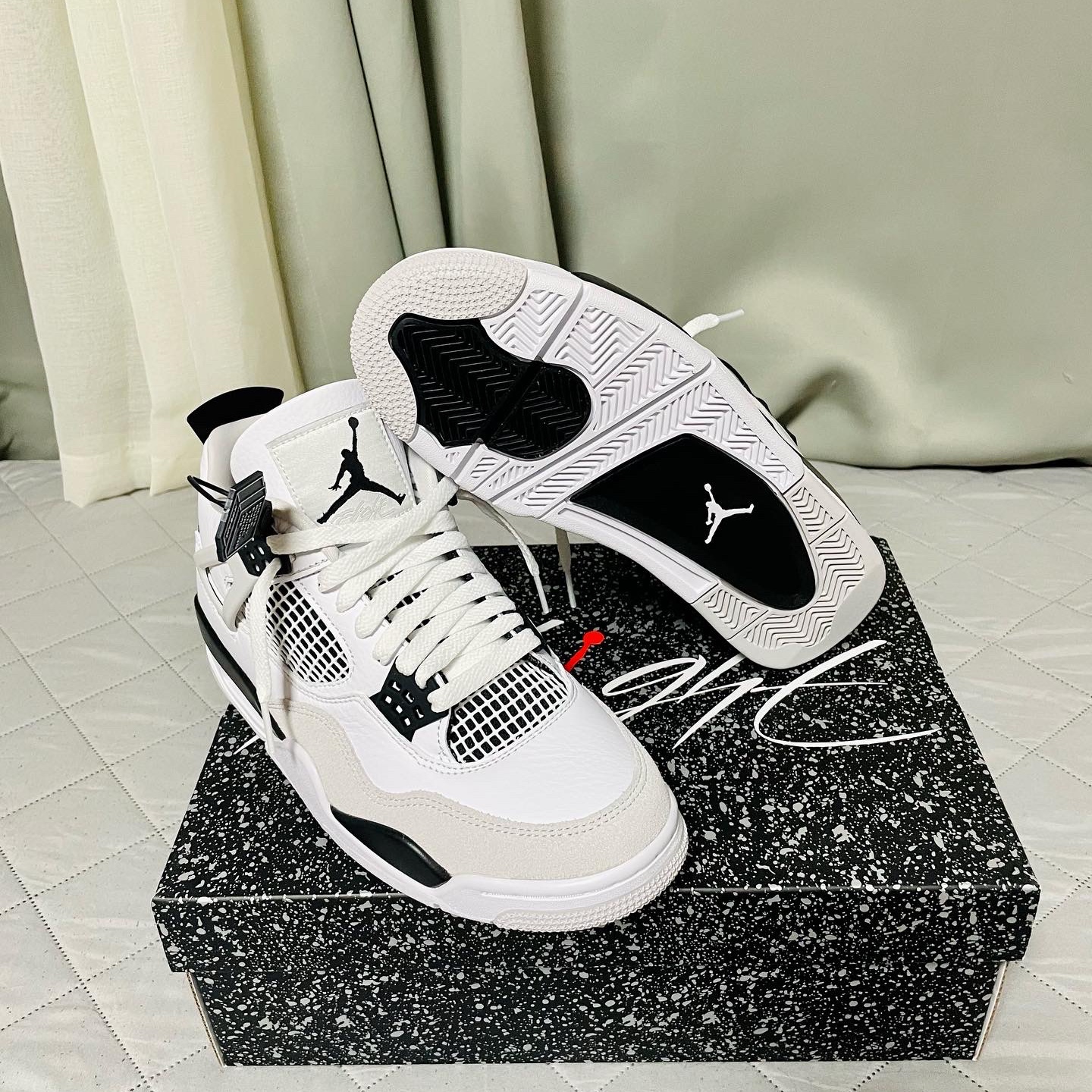 Jordan 4 Retro White and Black 착용 스타일 - 1