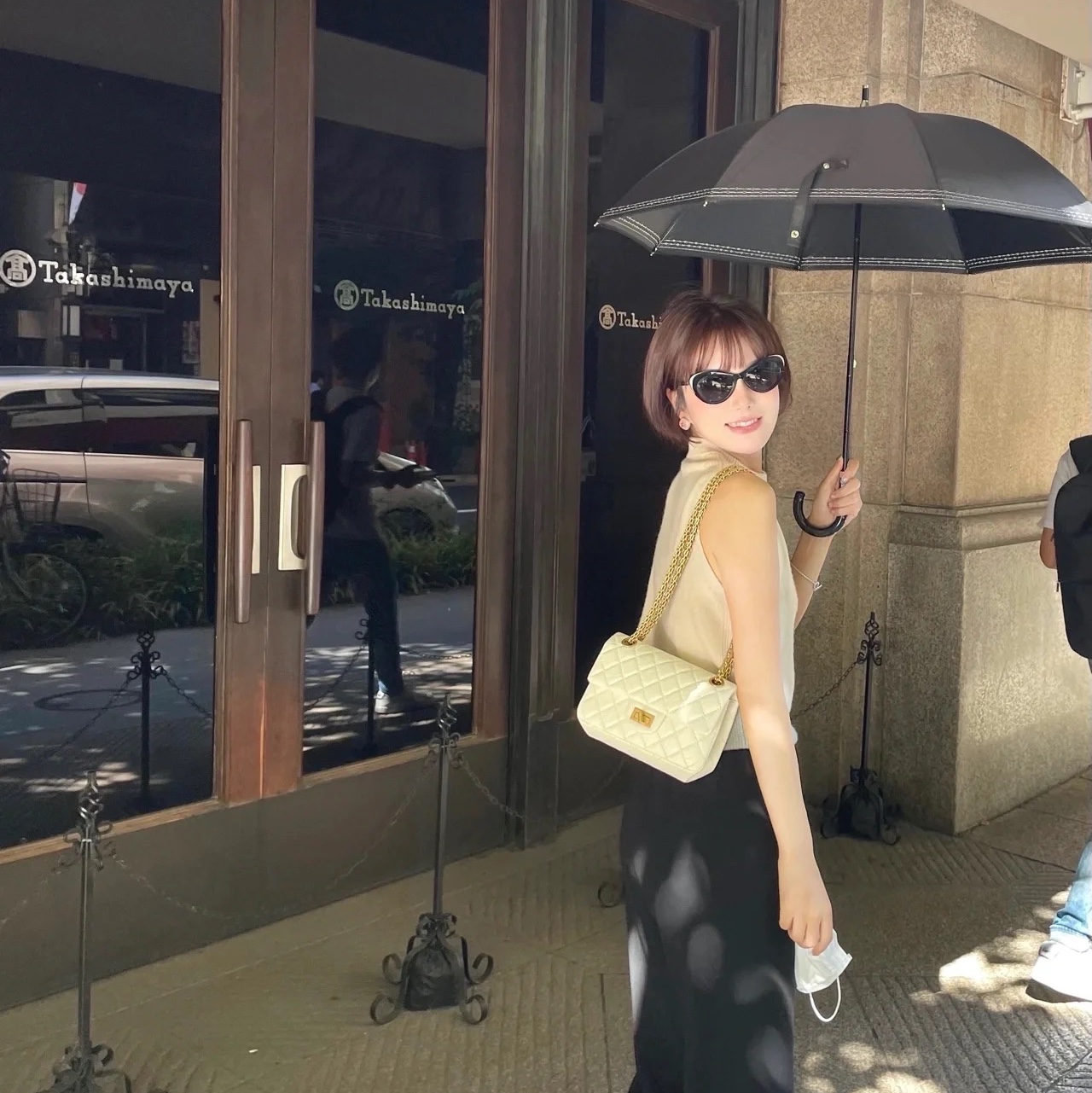 Chanel Mini 2.55 Handbag Aged Calfskin & Gold White 착용 스타일 - 1