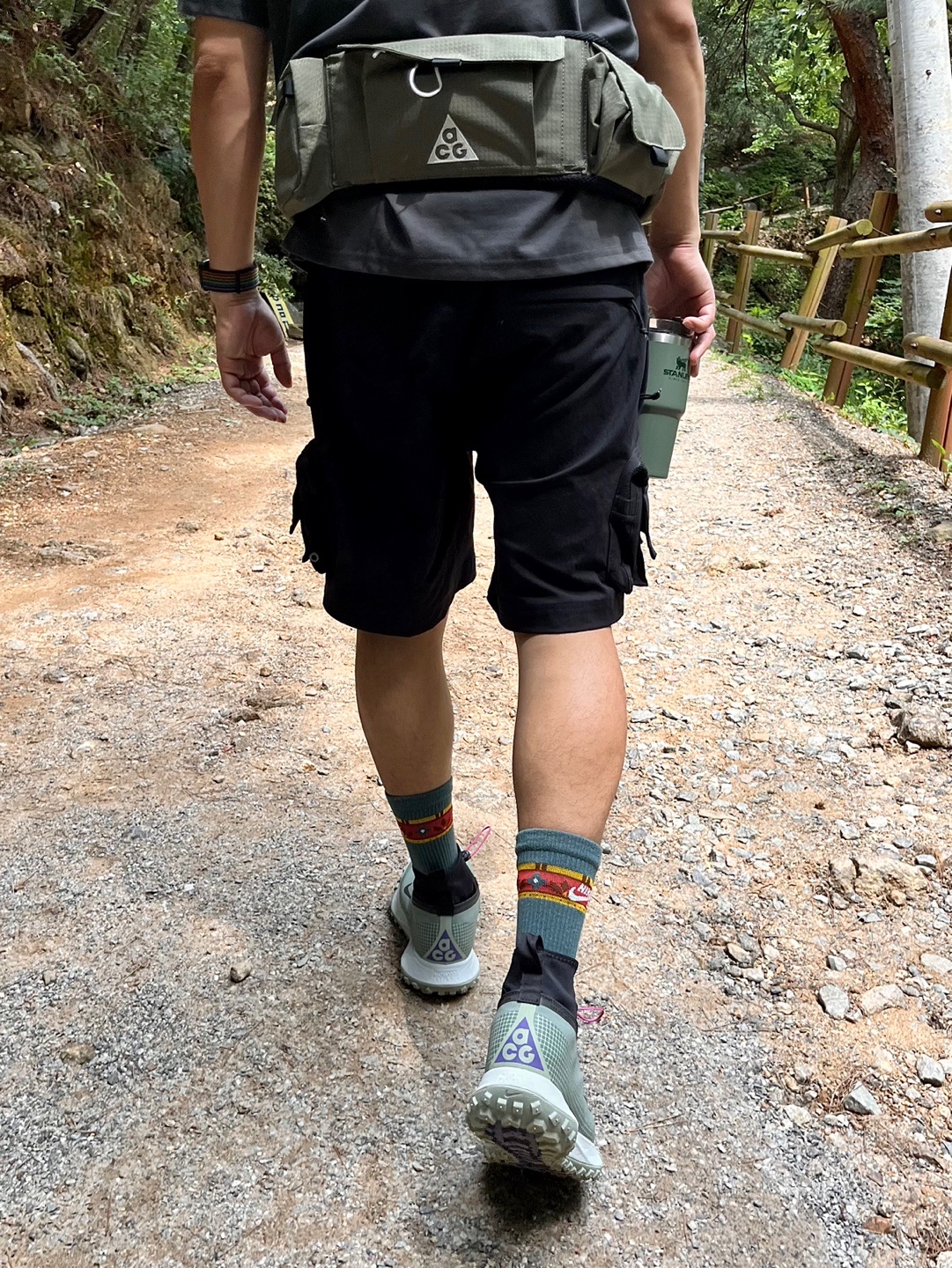 Palace Gore-Tex Runner Black - 22SS, Nike ACG Monolithic T-Shirt Anthracite - Asia 착용 스타일 - 3