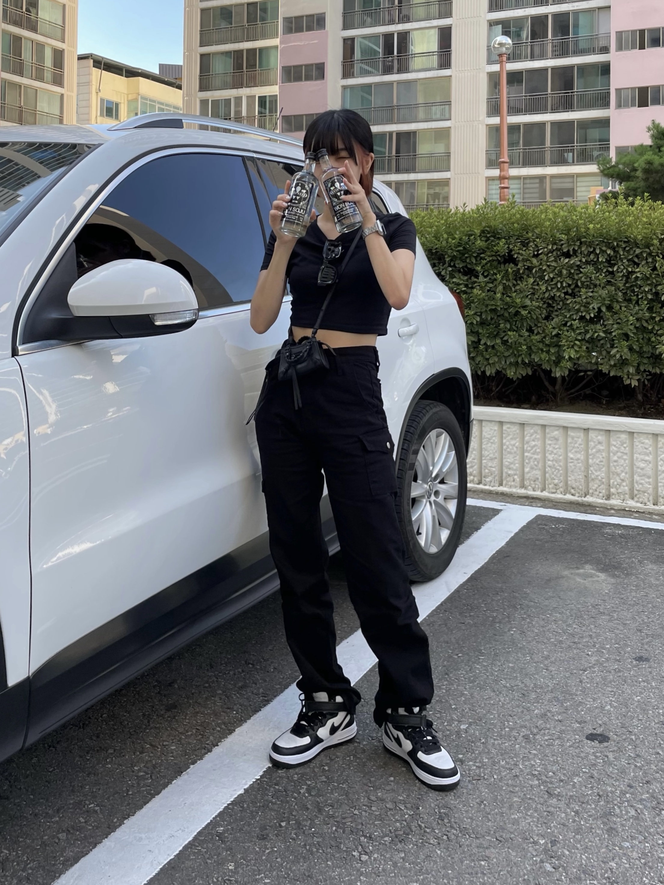 Nike x Stussy Air Force 1 '07 Mid SP Black and Light Bone, Balenciaga Grained Calfskin Neo Classic Super Nano Handbag Black 착용 스타일 - 1