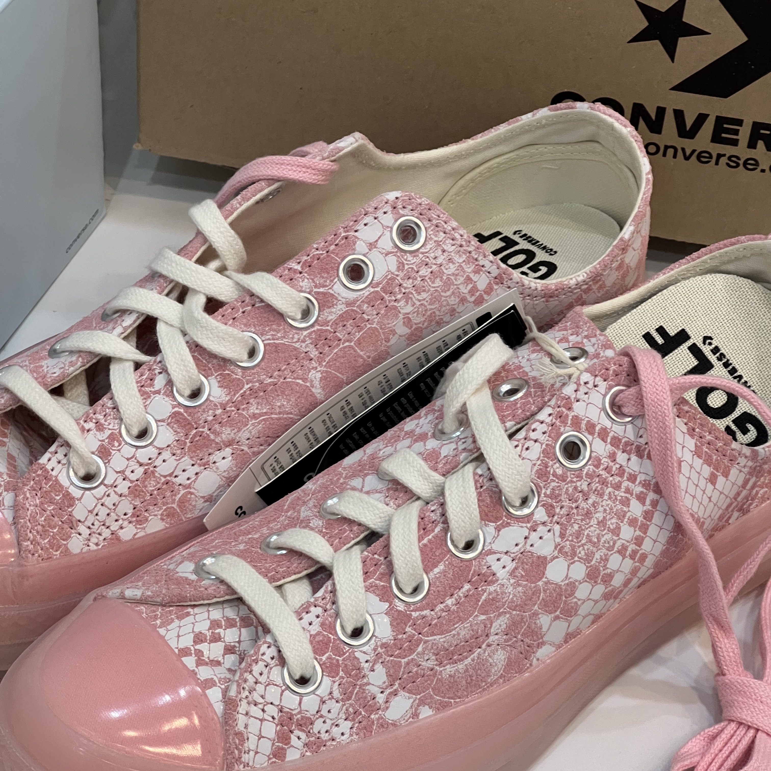 Converse x Golf Wang Chuck 70 Ox Snake Pink Dogwood 착용 스타일 - 1