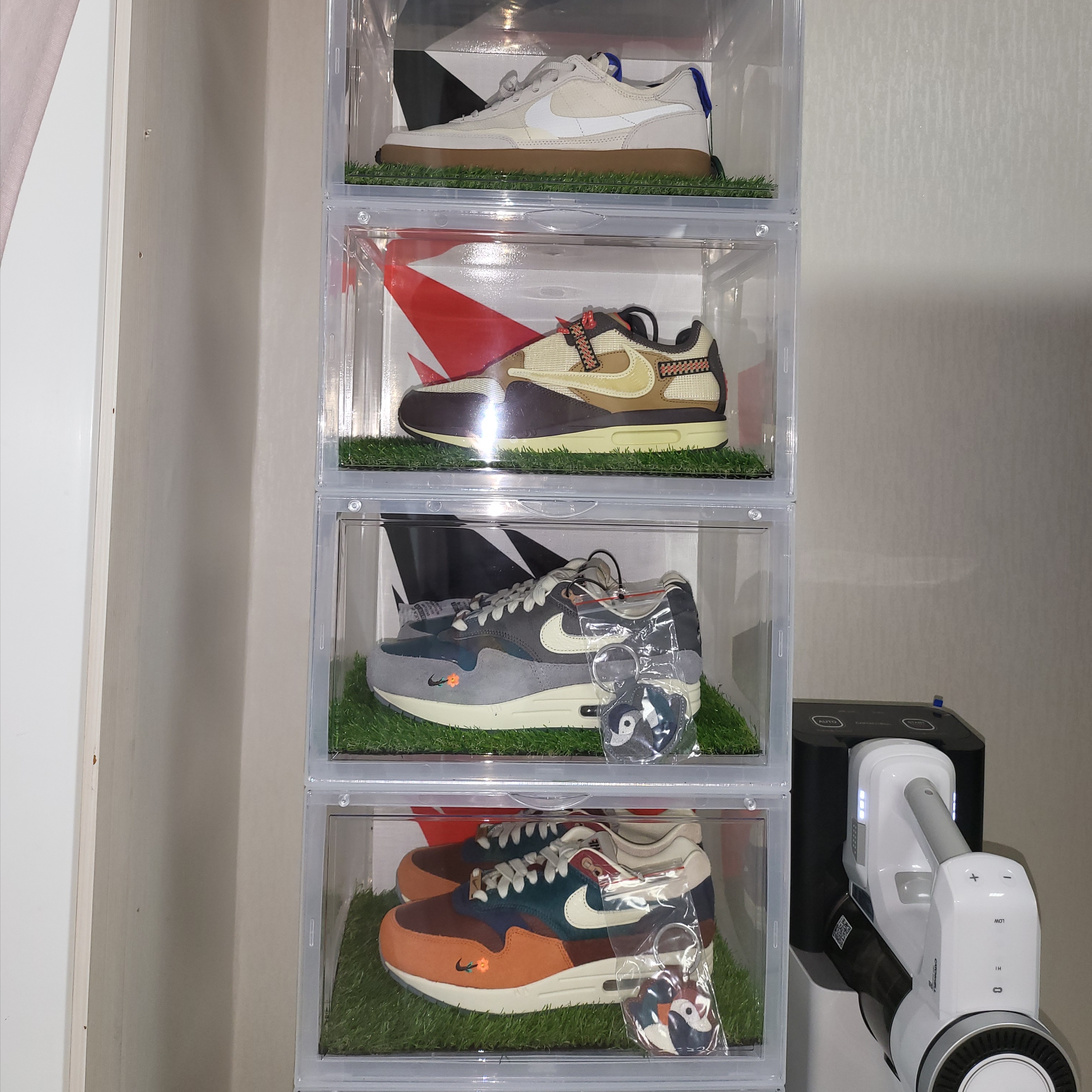 Nike x Tom Sachs General Purpose Shoe Light Cream, Nike x Travis Scott Air Max 1 Cact.us Brown 착용 스타일