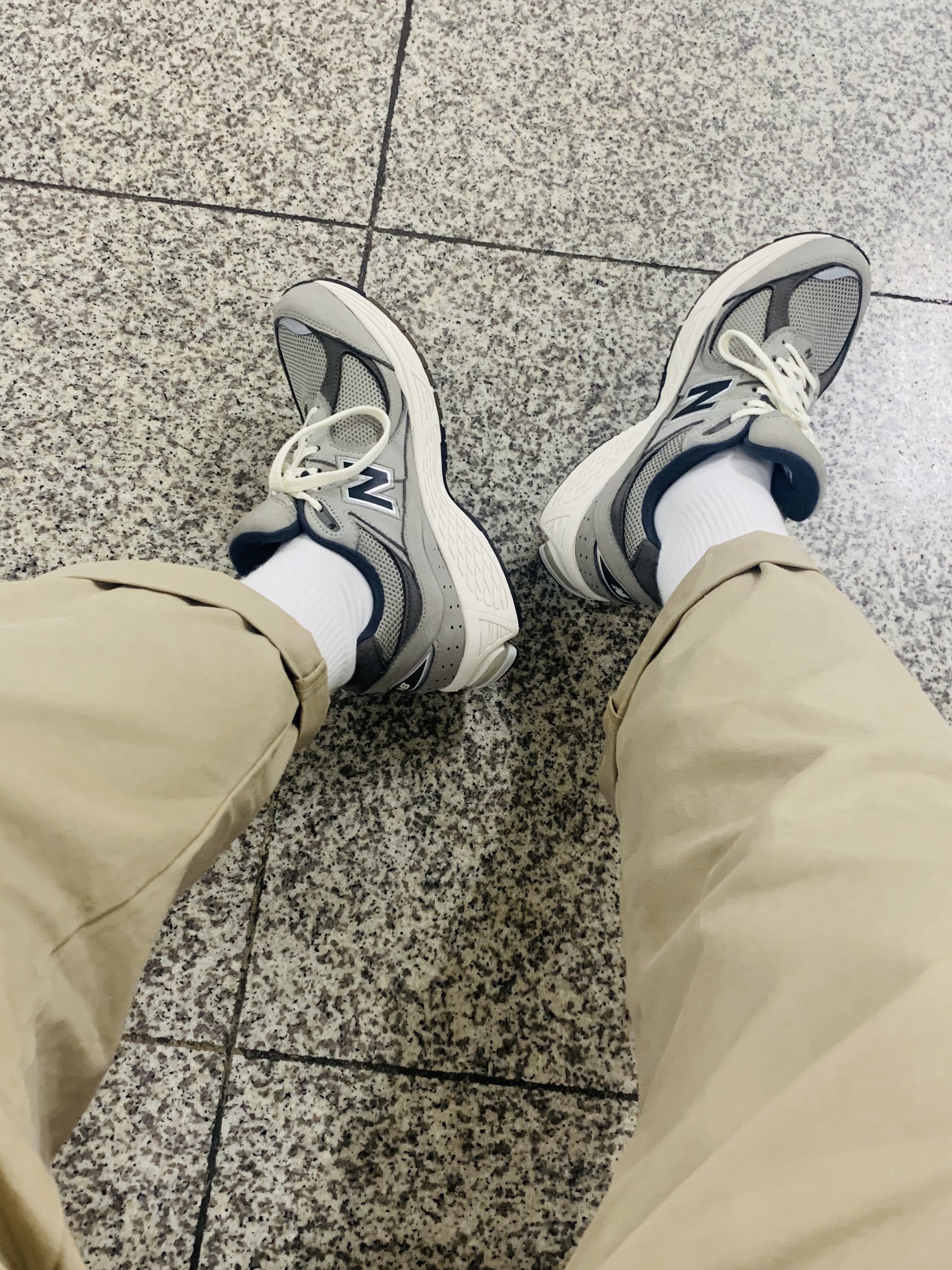 Adidas Superstar Premium Black White, New Balance 2002 Warm Alpaca 착용 스타일 - 2