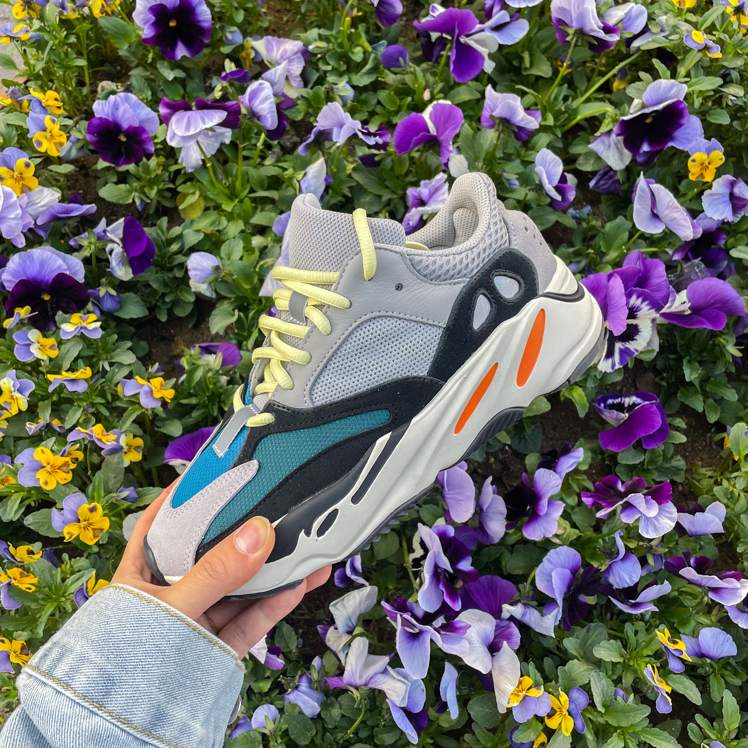 Adidas Yeezy Boost 700 Wave Runner Solid Grey 2021/2022 착용 스타일