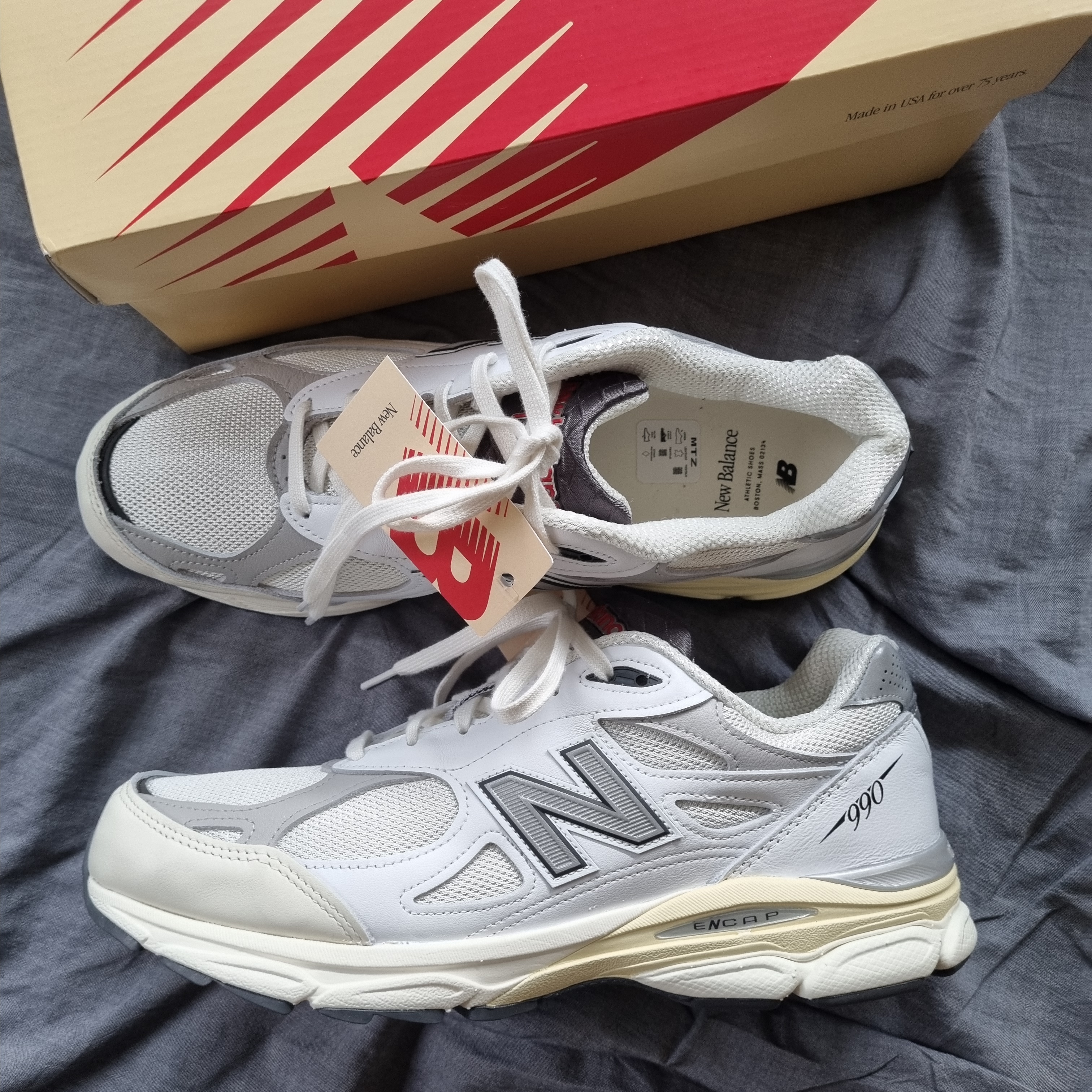 New Balance 990v3 Made in USA Sea Salt 착용 스타일 - 1
