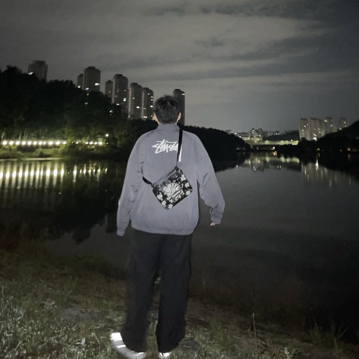 Nike x Stussy Windrunner Jacket Off Noir, Supreme Bandana Tarp Side Bag Black - 21SS 착용 스타일