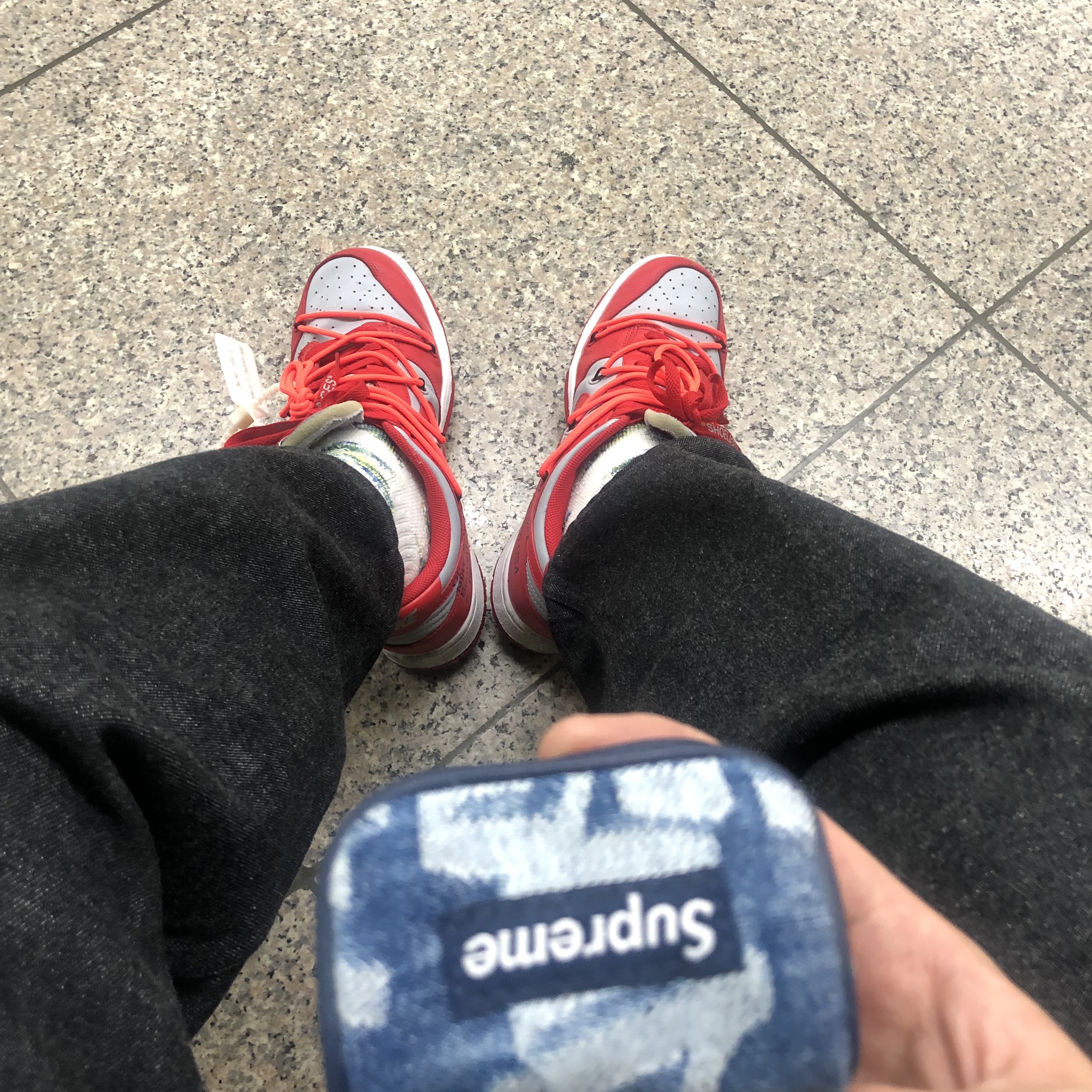 Nike x Off-White Dunk Low University Red, Supreme Fat Tip Jacquard Denim AirPods Case Blue - 22SS 착용 스타일 - 2