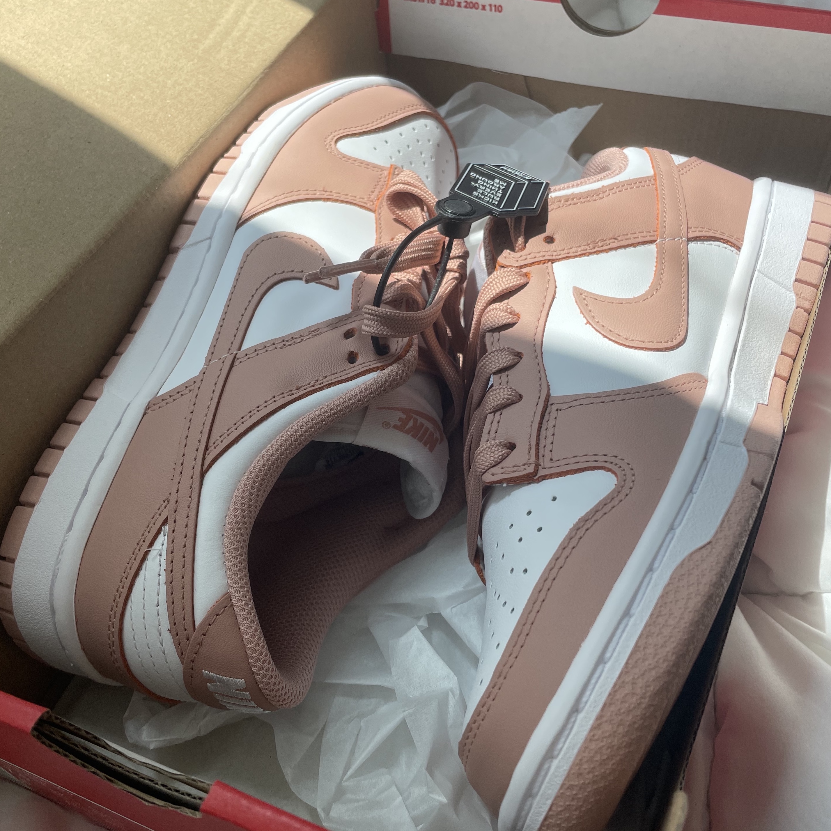 (W) Nike Dunk Low Rose Whisper 착용 스타일 - 2