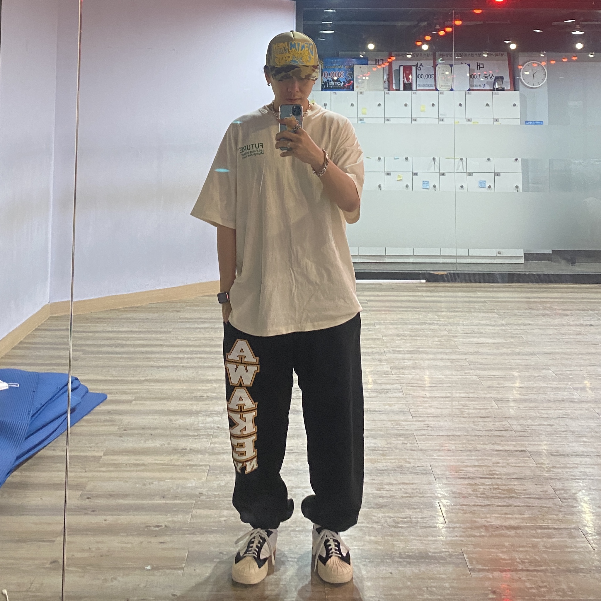 Y-3 Yohji Star Cloud White Bold Blue 착용 스타일
