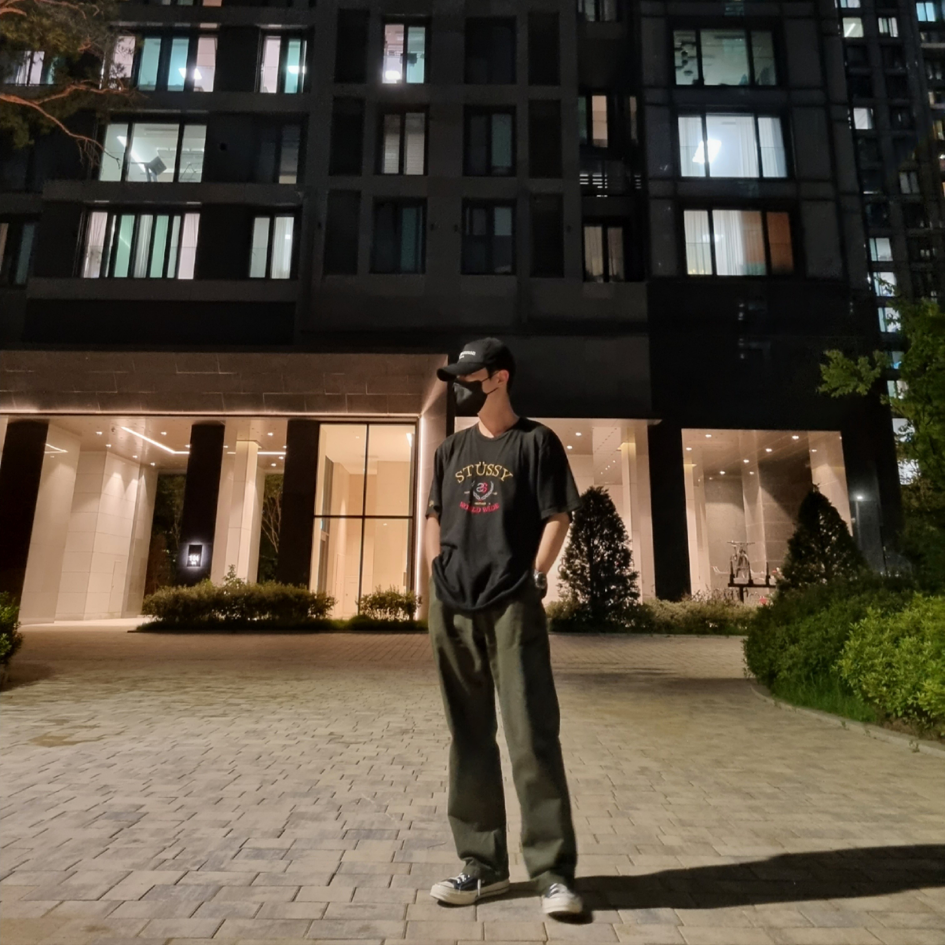 Wooyoungmi White Embroidered Logo Ball Cap Black, Converse Chuck 70 Hi Black 착용 스타일 - 3