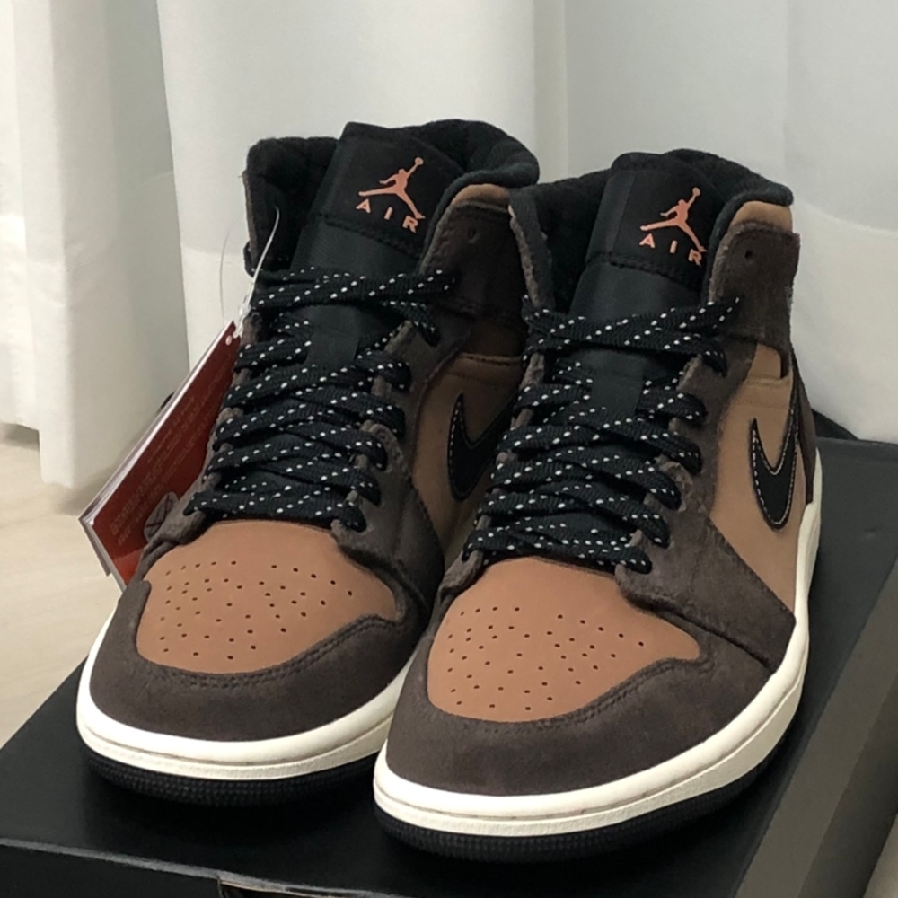 Jordan 1 Mid SE Dark Chocolate 착용 스타일 - 4