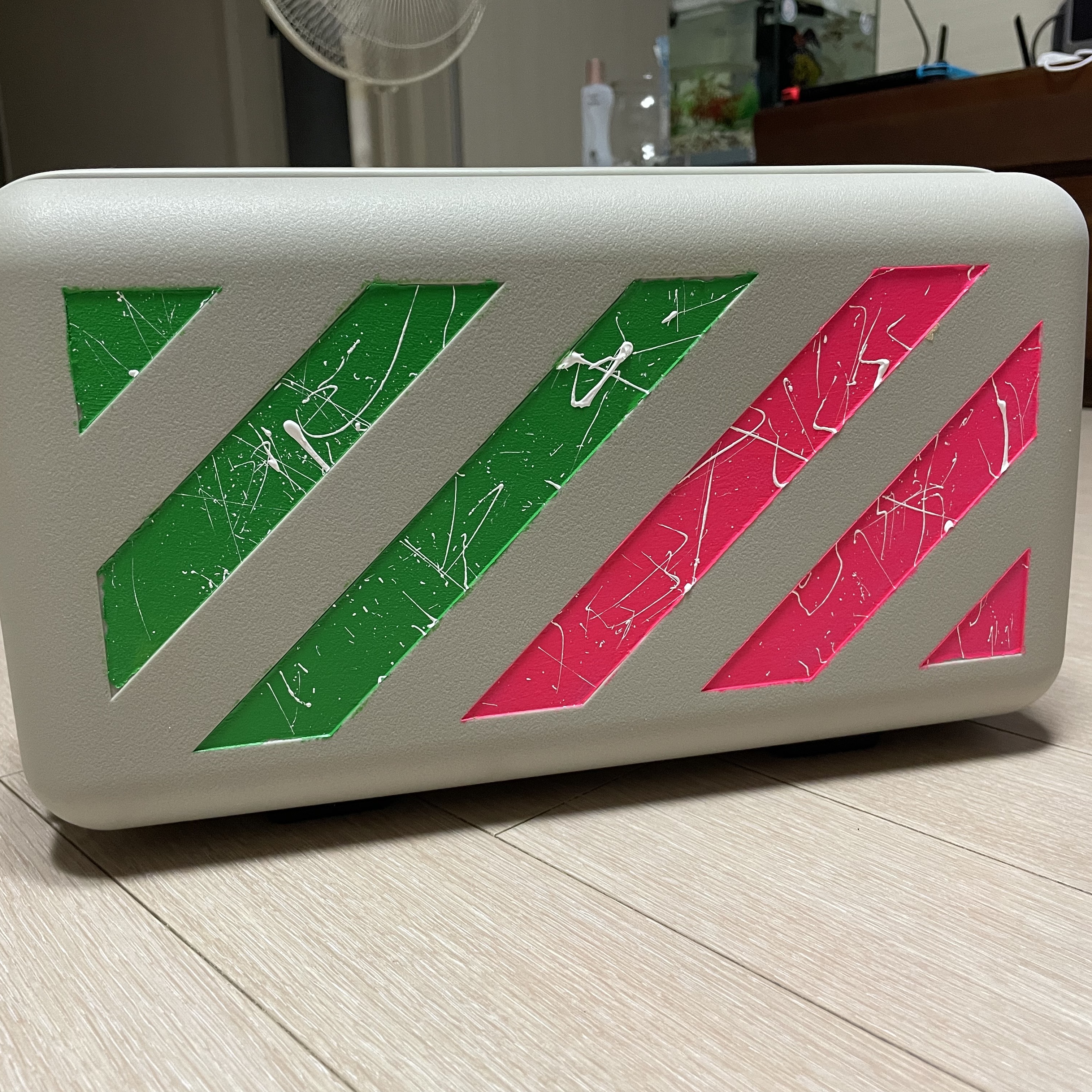 Off-White x Amore Pacific Protection Box (Without Cosmetics) 착용 스타일