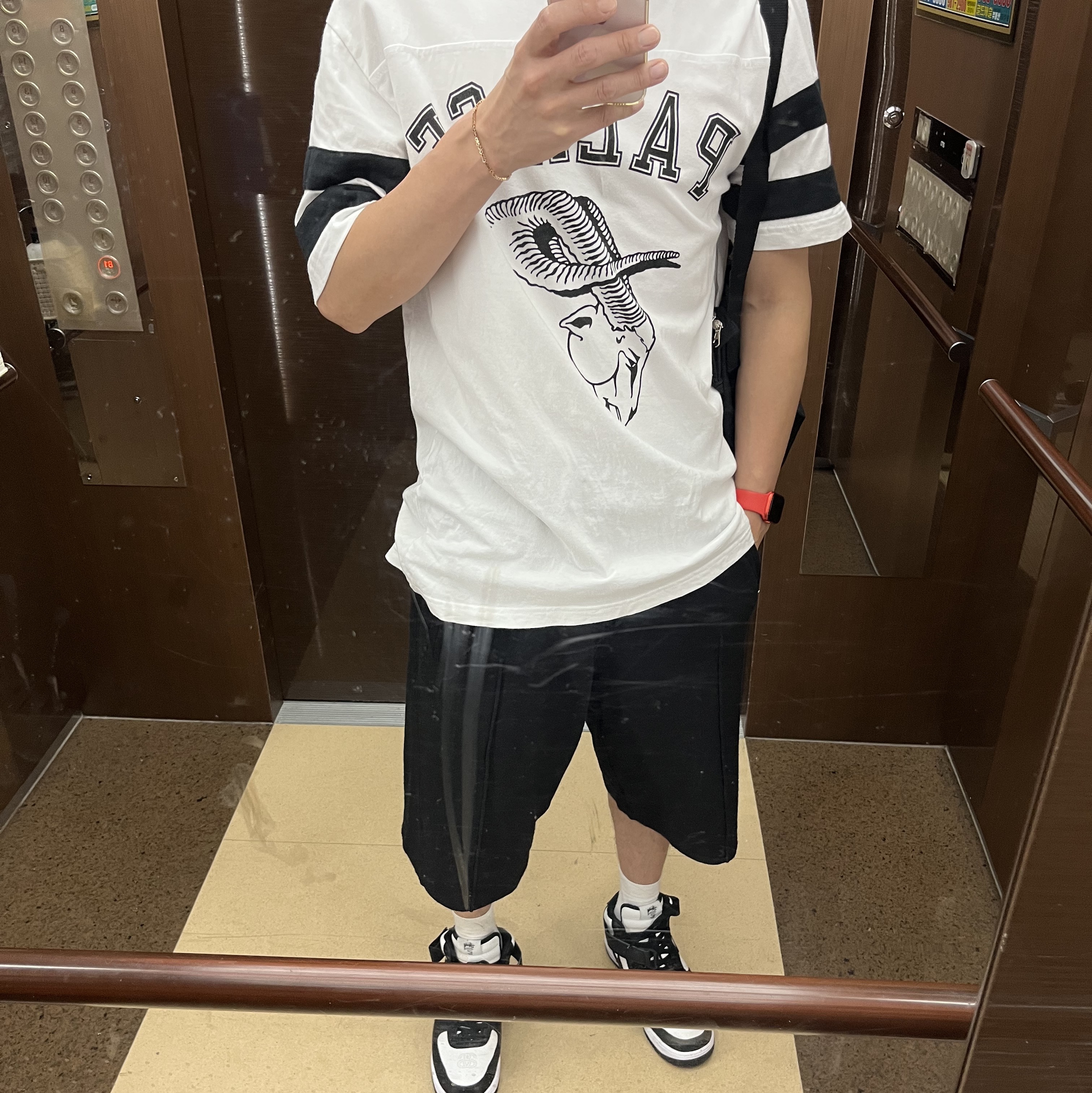 Nike x Stussy Air Force 1 '07 Mid SP Black and Light Bone 착용 스타일