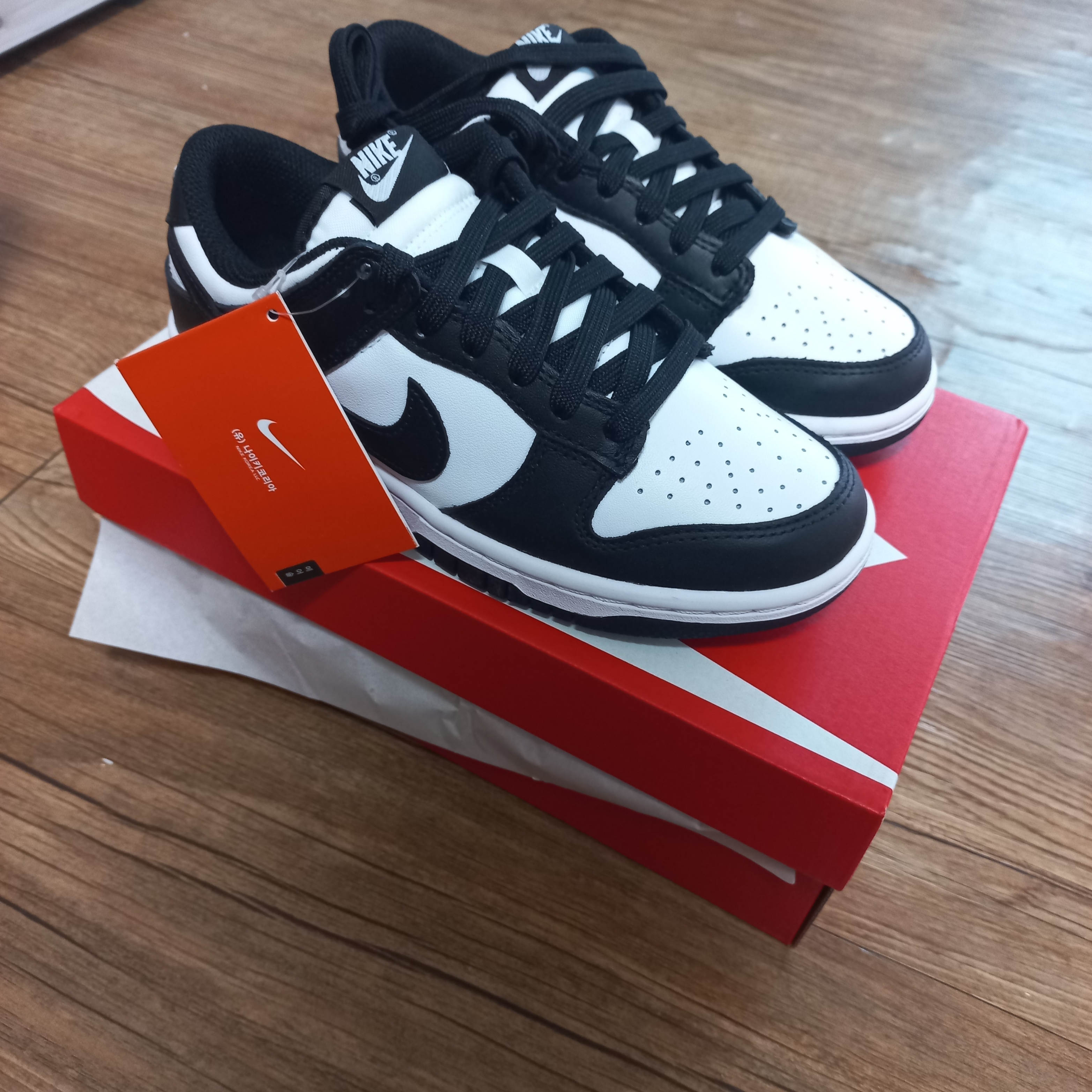 (W) Nike Dunk Low Black 착용 스타일 - 2