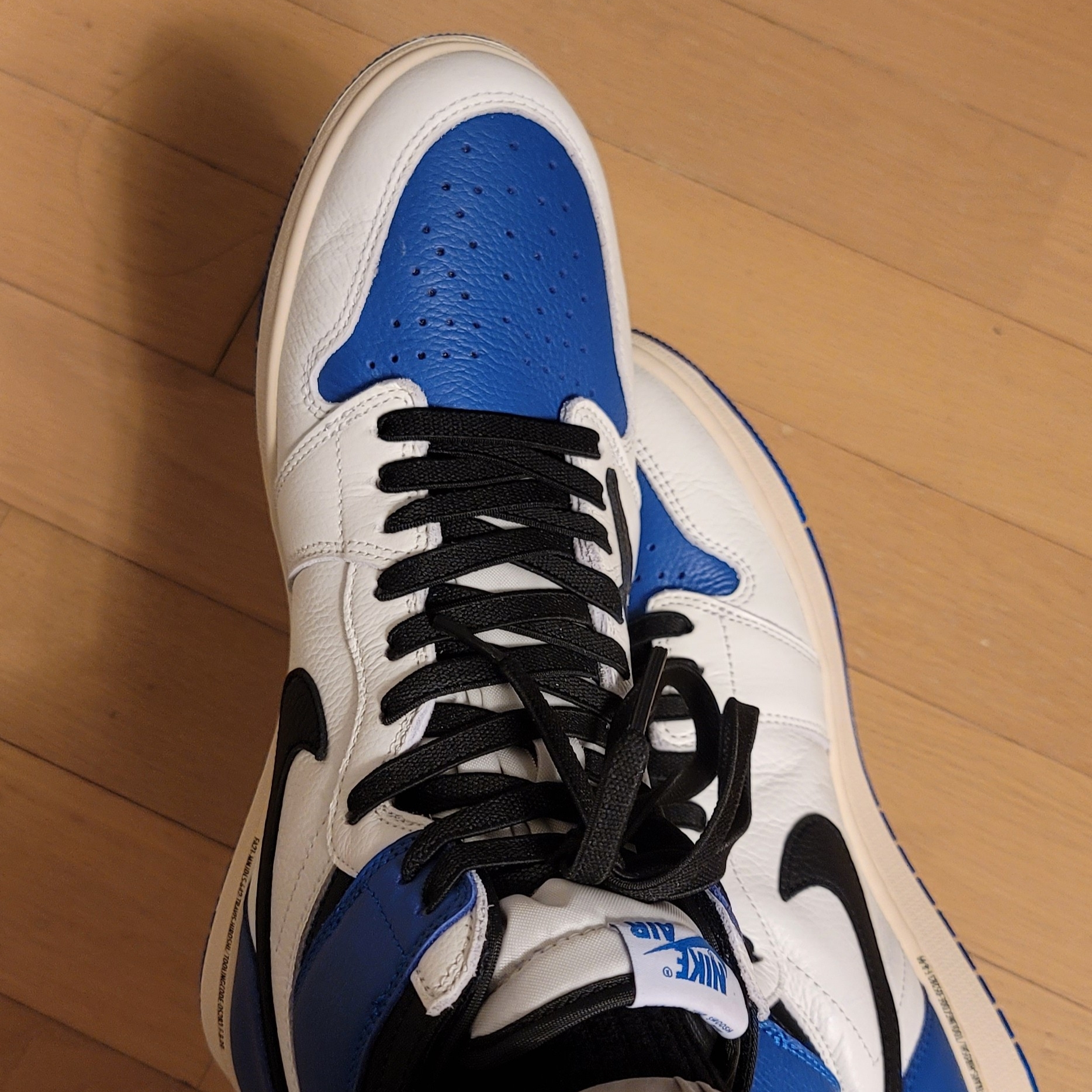Jordan 1 x Travis Scott x Fragment Retro High OG SP Military Blue 착용 스타일 - 1