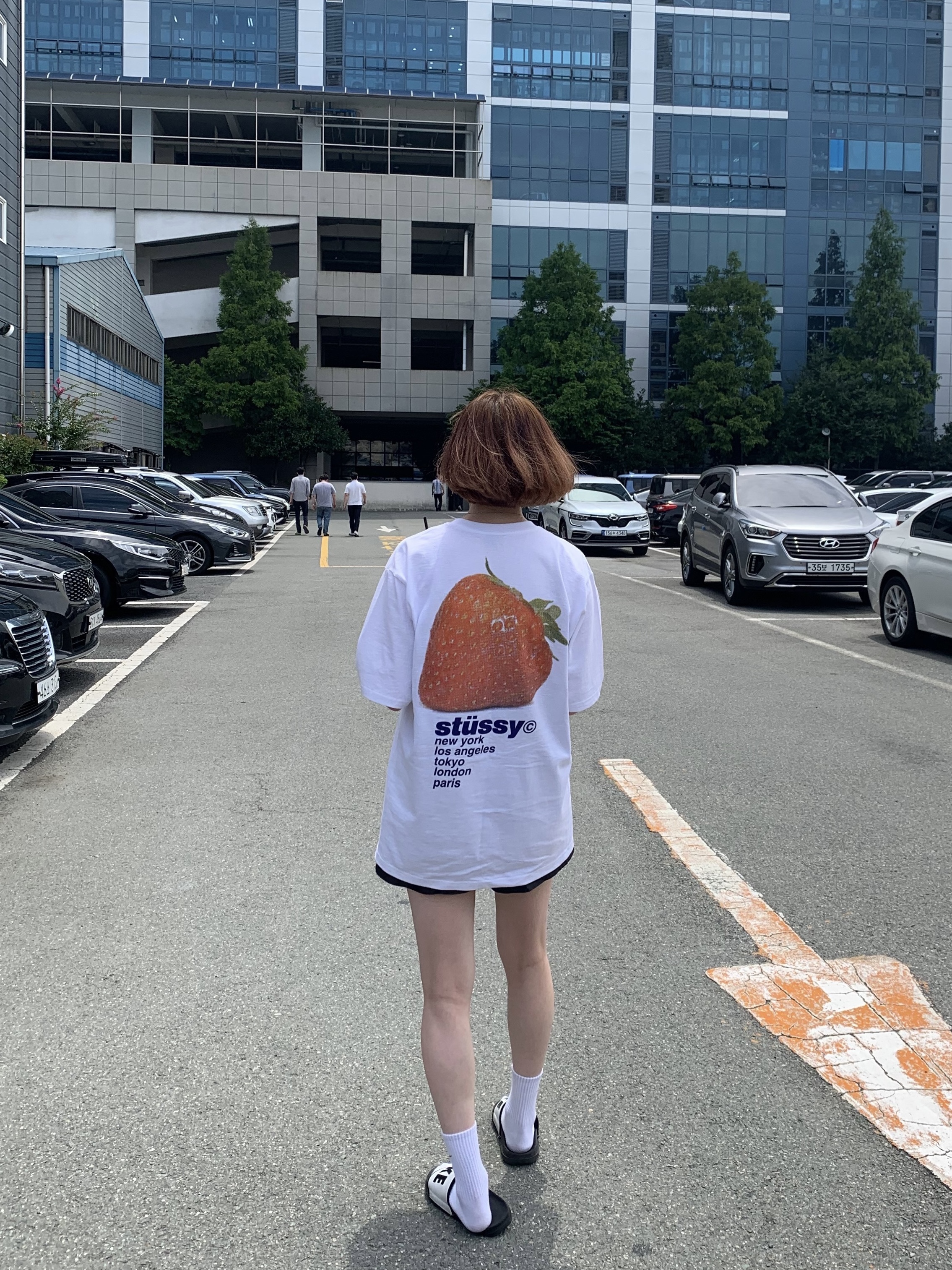 Stussy Strawberry T-Shirt White 착용 스타일