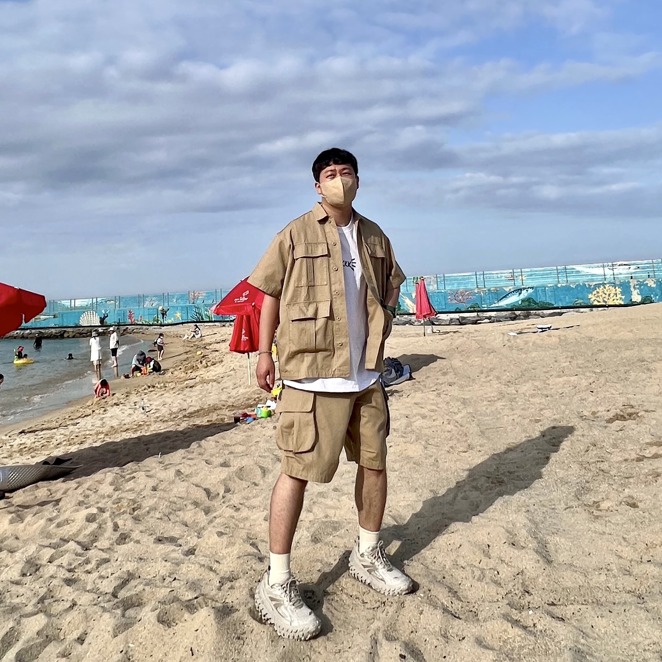 Balenciaga Defender Sneakers Beige 착용 스타일