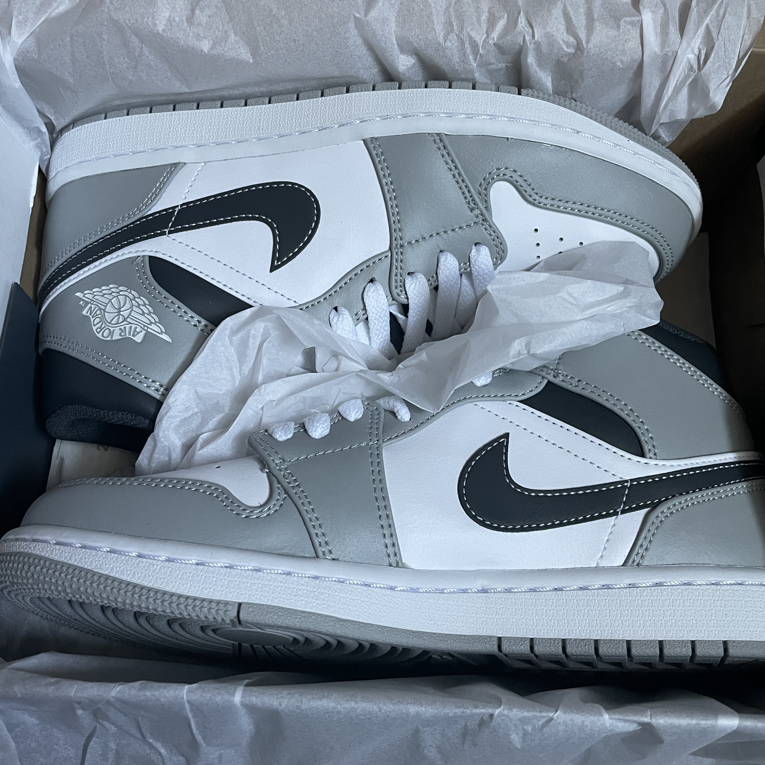 Jordan 1 Mid Light Smoke Grey Anthracite 착용 스타일
