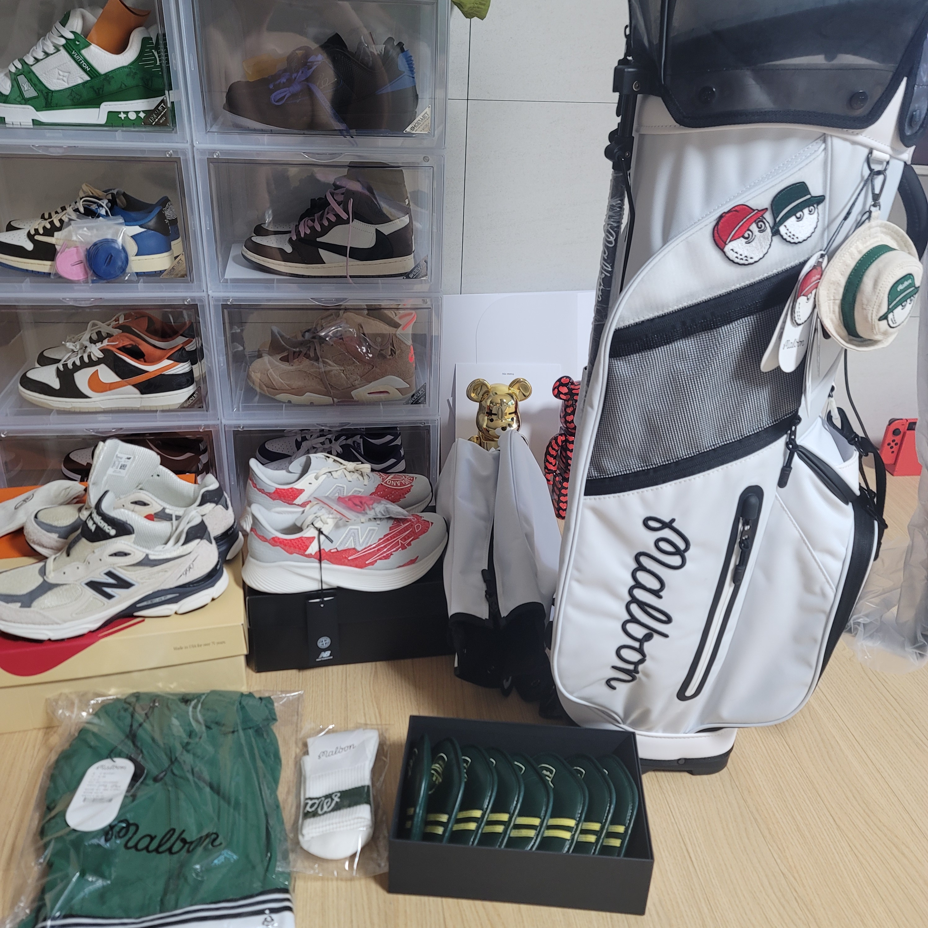 Malbon Golf Bucket Stand Bag White, Malbon Golf Anorak Jacket Green 착용 스타일
