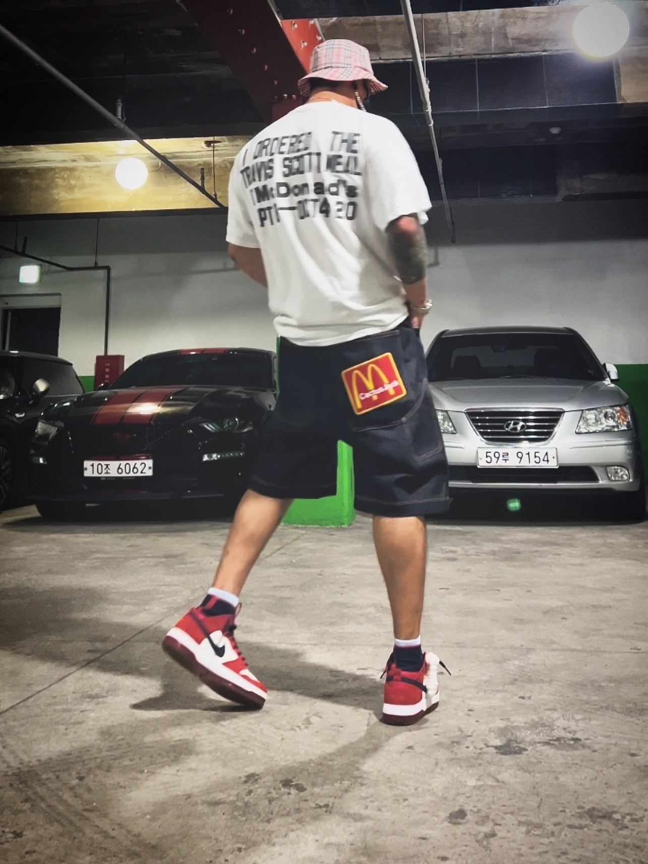 Supreme x Burberry Crusher Pink - 22SS, Nike Venturer Performance Face Mask Black 착용 스타일