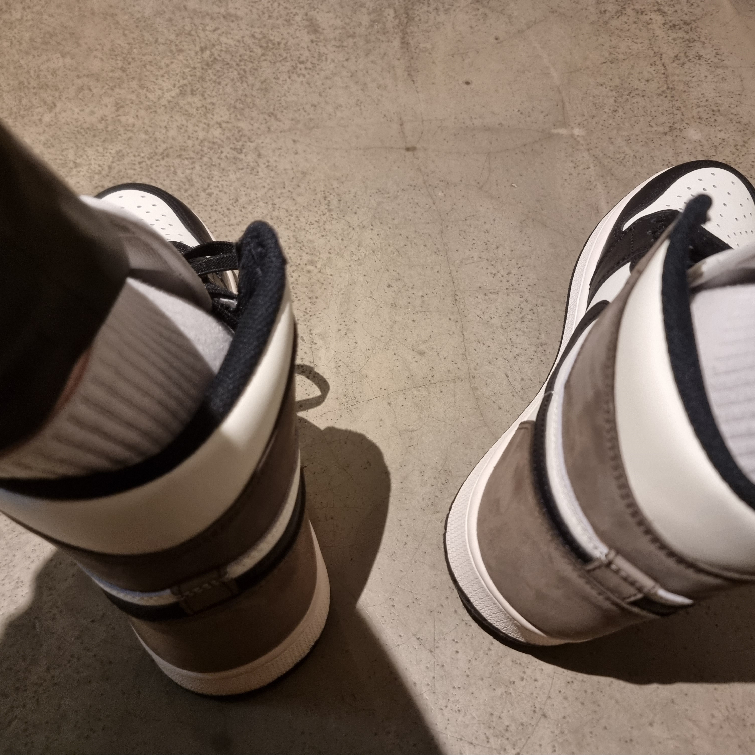 Jordan 1 Retro High OG Black Mocha 착용 스타일