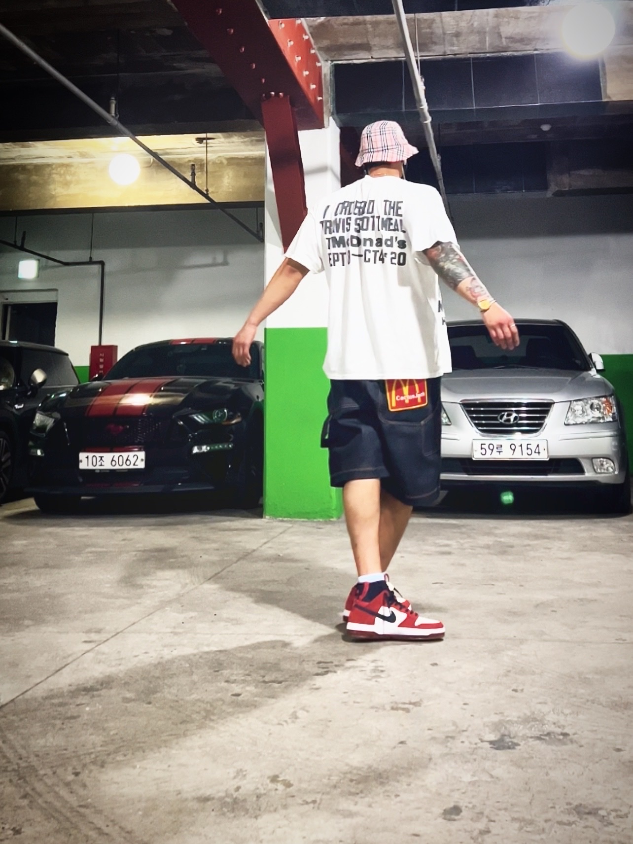 Supreme x Burberry Crusher Pink - 22SS, Nike Venturer Performance Face Mask Black 착용 스타일