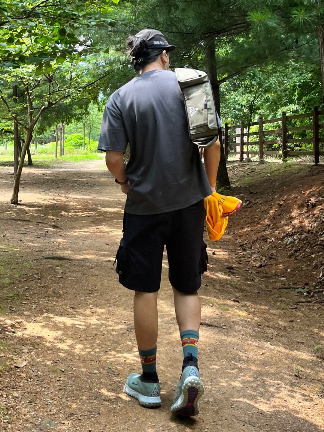 Palace Gore-Tex Runner Black - 22SS, Nike ACG Monolithic T-Shirt Anthracite - Asia 착용 스타일 - 2