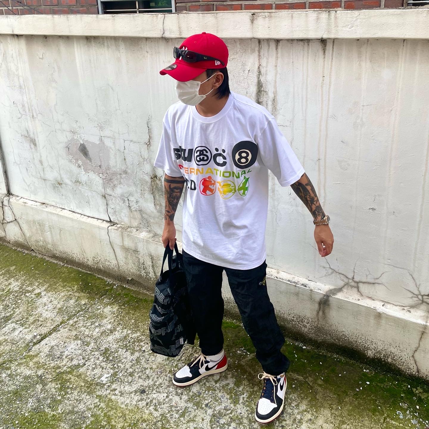 Stussy x Cactus Plant Flea Market International T-Shirt White, Jordan 1 x Union Retro High Black Toe 착용 스타일 - 1