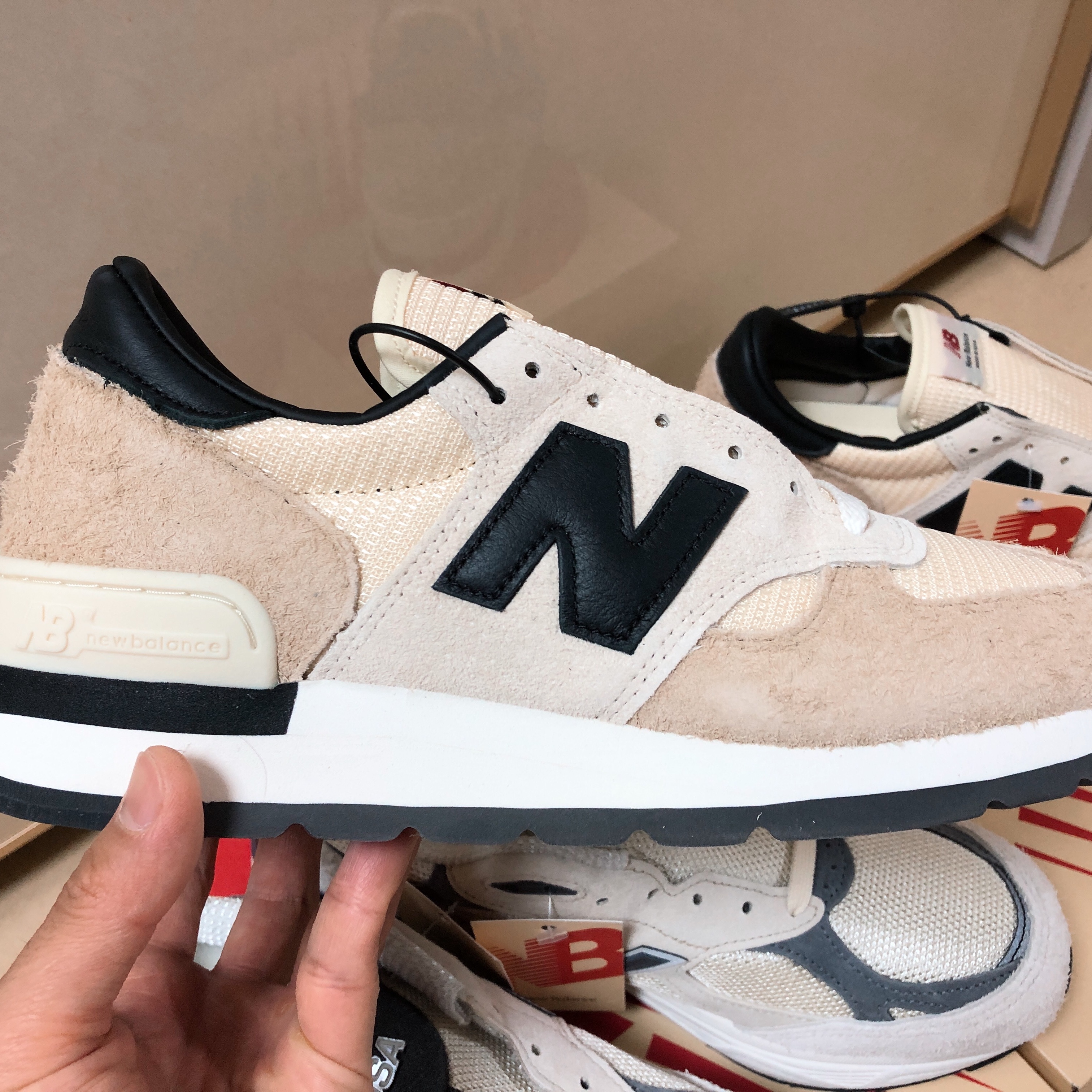 New Balance 990v1 Made in USA Incense Macadamia Nut, New Balance x Aime Leon Dore 993 Made in USA Brown 착용 스타일 - 3