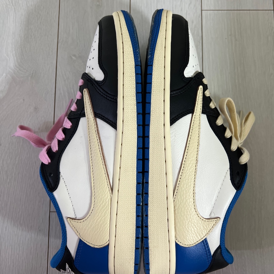 Jordan 1 x Travis Scott x Fragment Retro High OG SP Military Blue, Jordan 1 x Travis Scott Retro High OG SP Mocha 착용 스타일 - 3