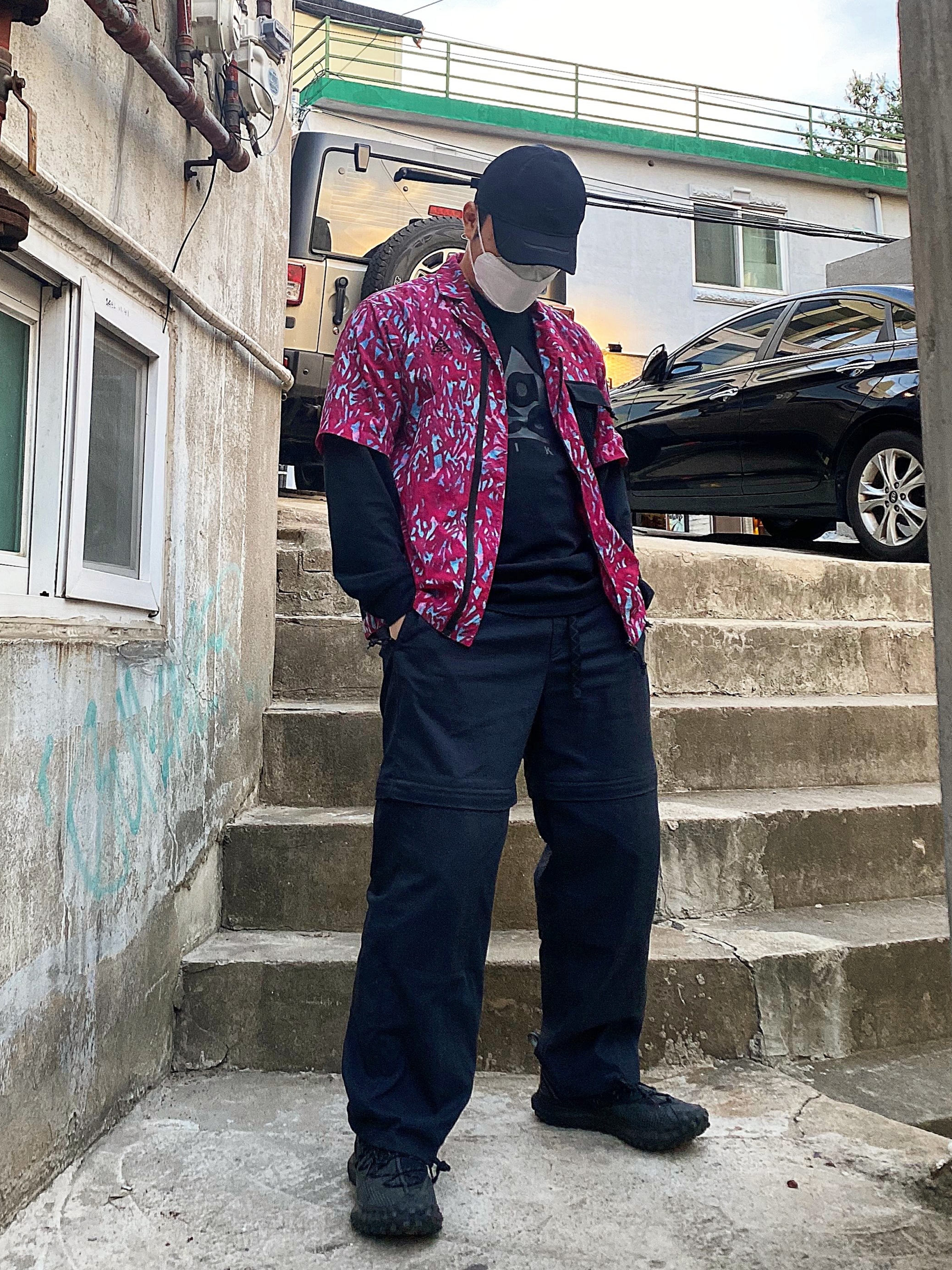 Nike NRG ACG All Over Print Shirt Habanero Red - Asia, Nike ACG Long Sleeve Logo T-Shirt Black Anthracite - Asia 착용 스타일