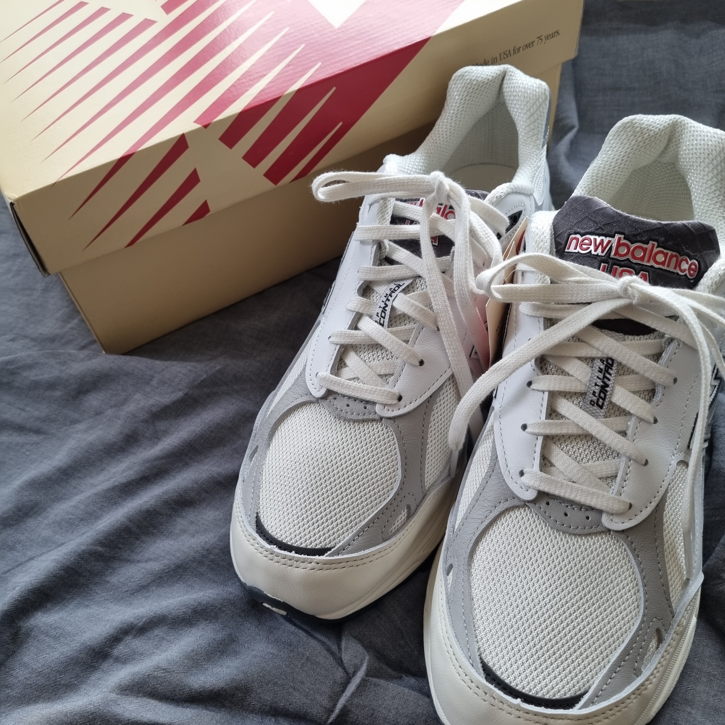 New Balance 990v3 Made in USA Sea Salt 착용 스타일 - 3