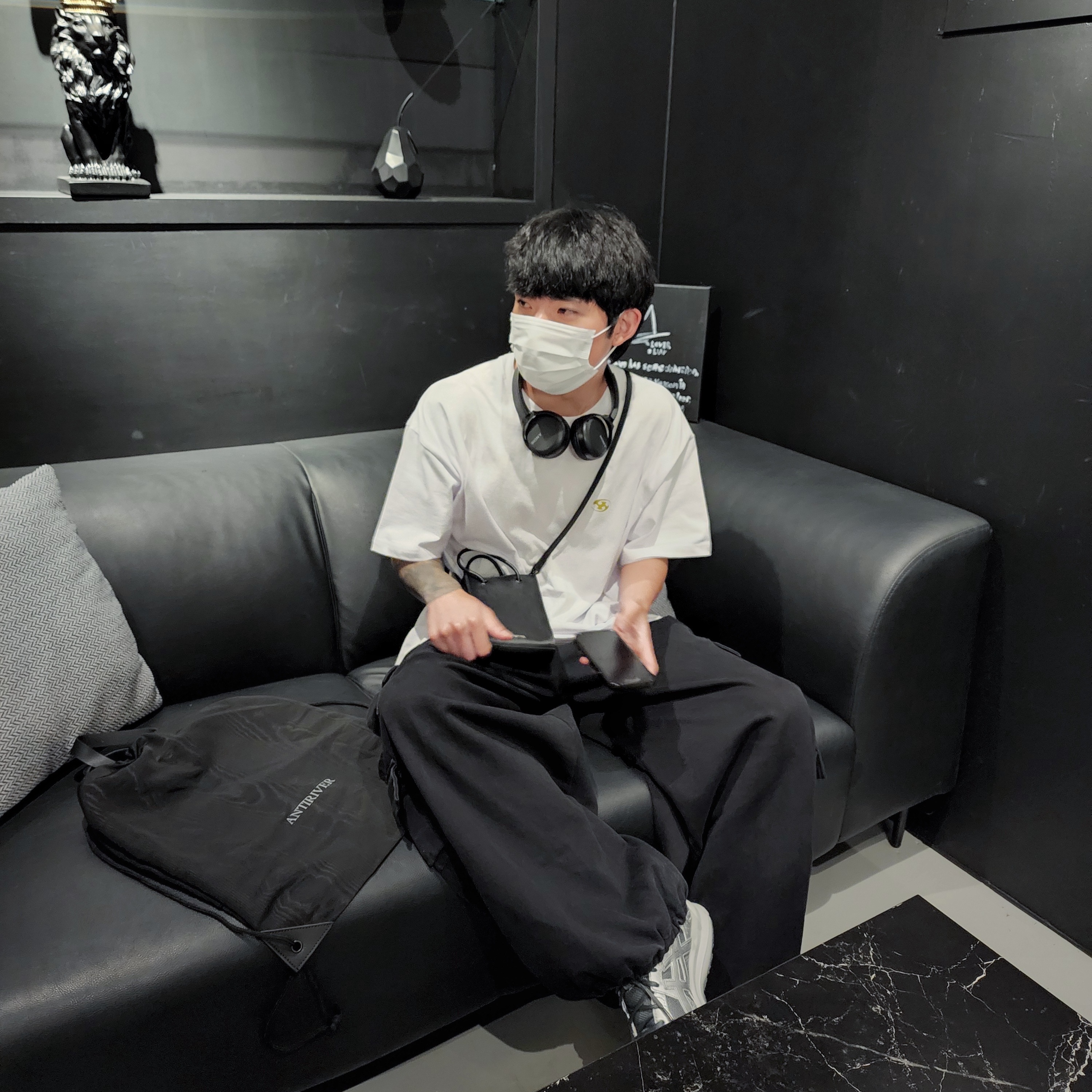 Sansan Gear Logo T-Shirt White - 22SS, Asics Jog 100 S SMU Sheet Rock Pure Silver - 2E Wide 착용 스타일