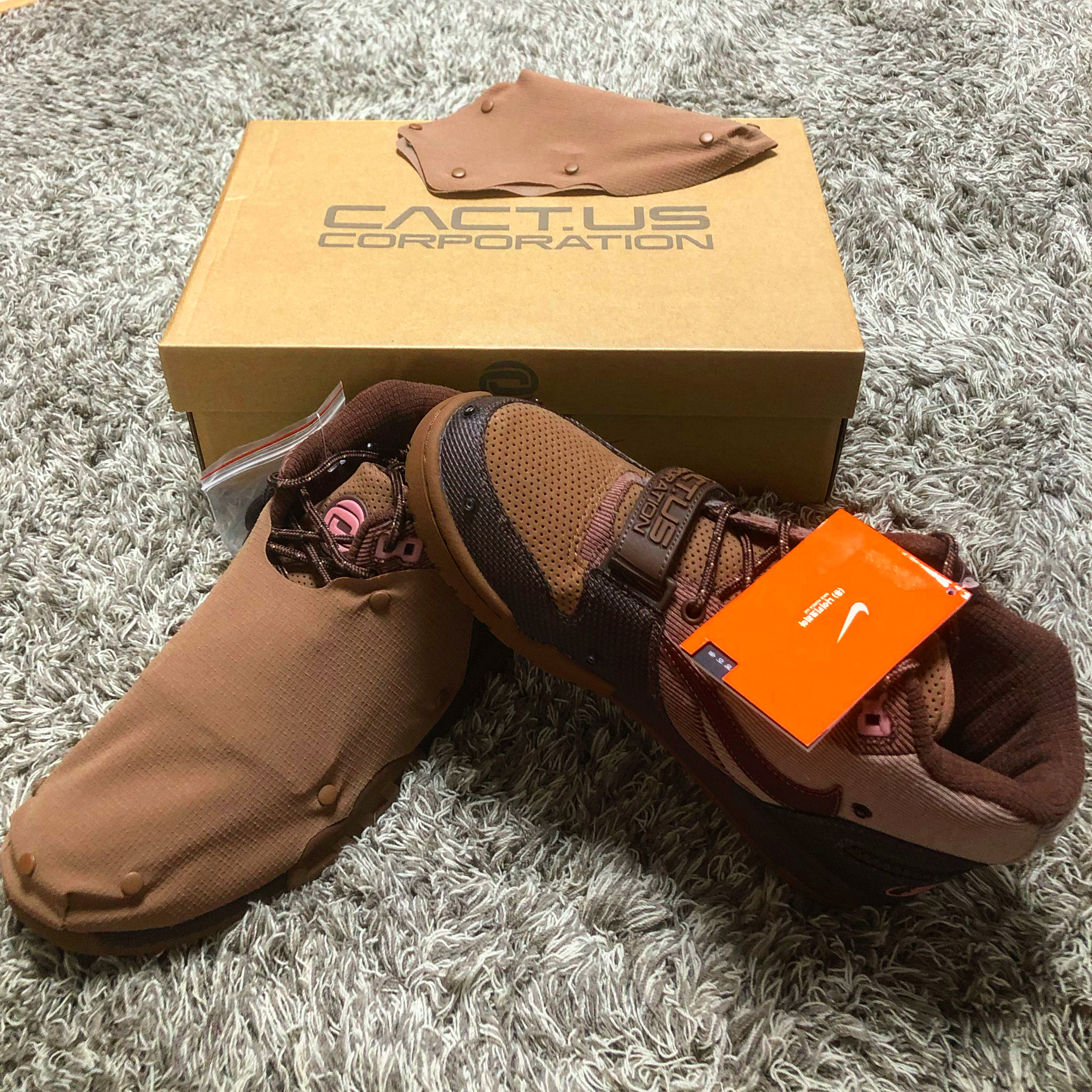 Nike x Travis Scott Air Trainer 1 Archaeo Brown and Rust Pink 착용 스타일