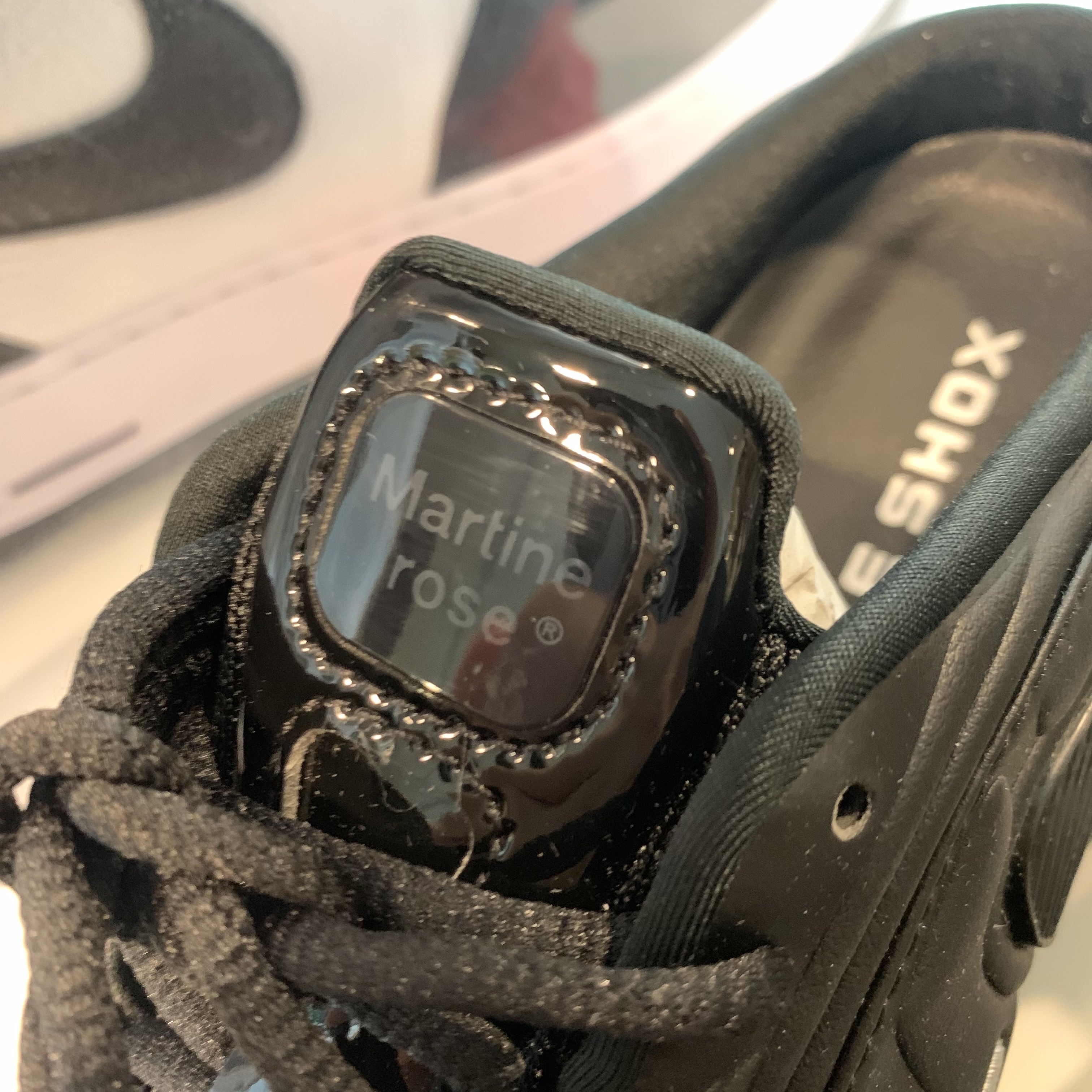 Nike x Martine Rose Shox MR4 Black 착용 스타일 - 3