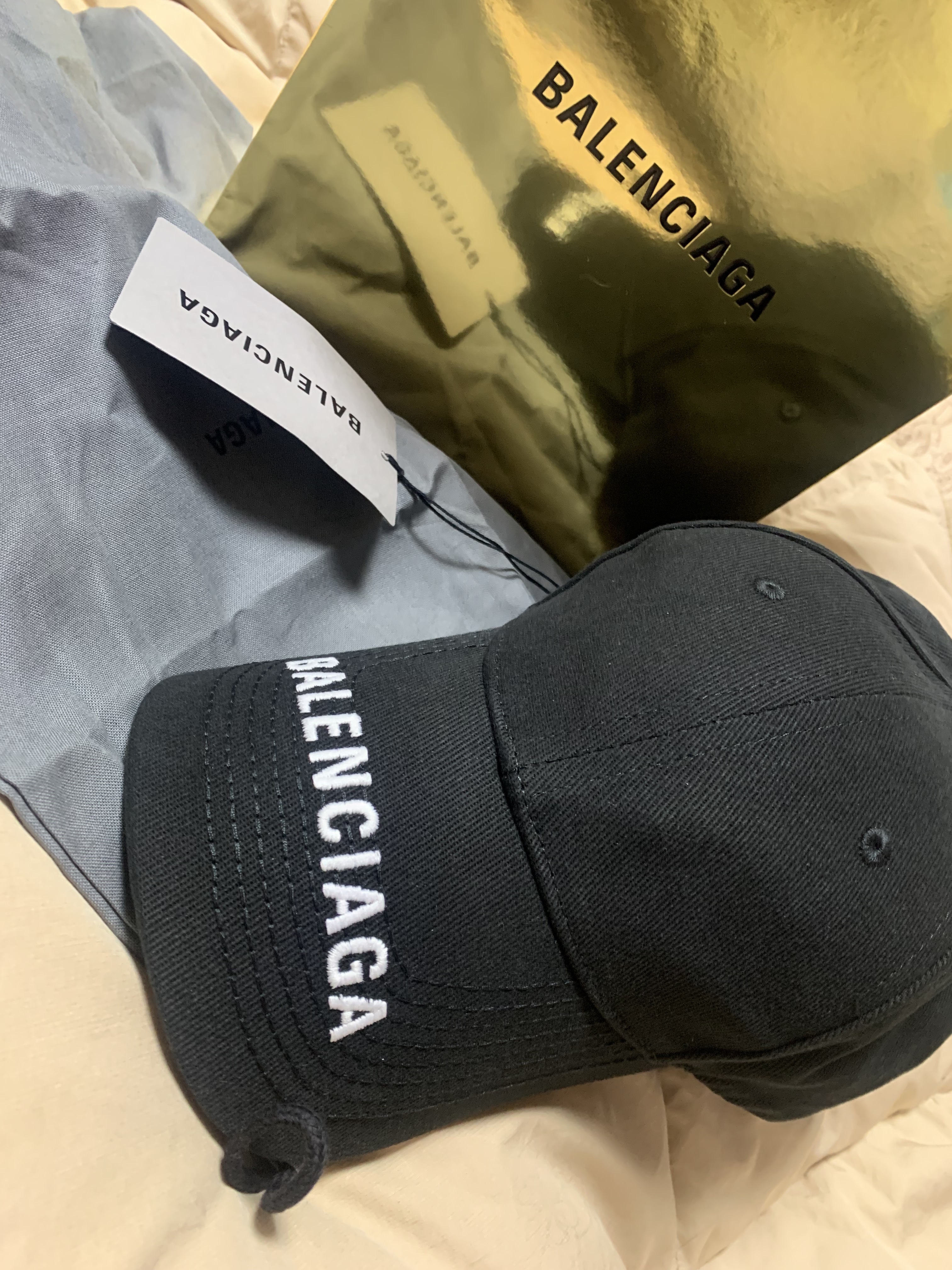 Supreme Reflective Mesh Camp Cap Black - 22SS, (W) Balenciaga Logo Visor Cap White 착용 스타일 - 3