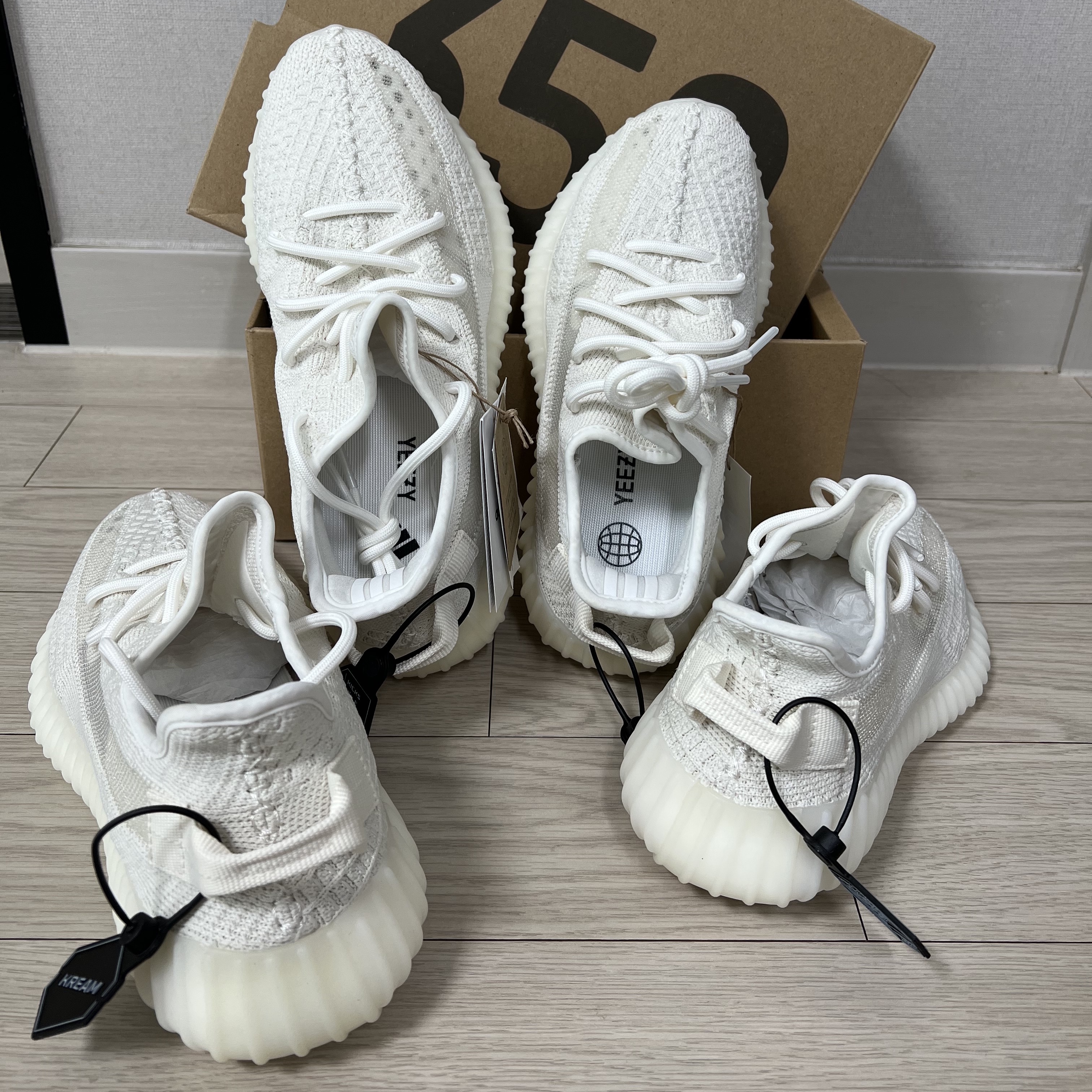 Adidas Yeezy Boost 350 V2 Bone 착용 스타일