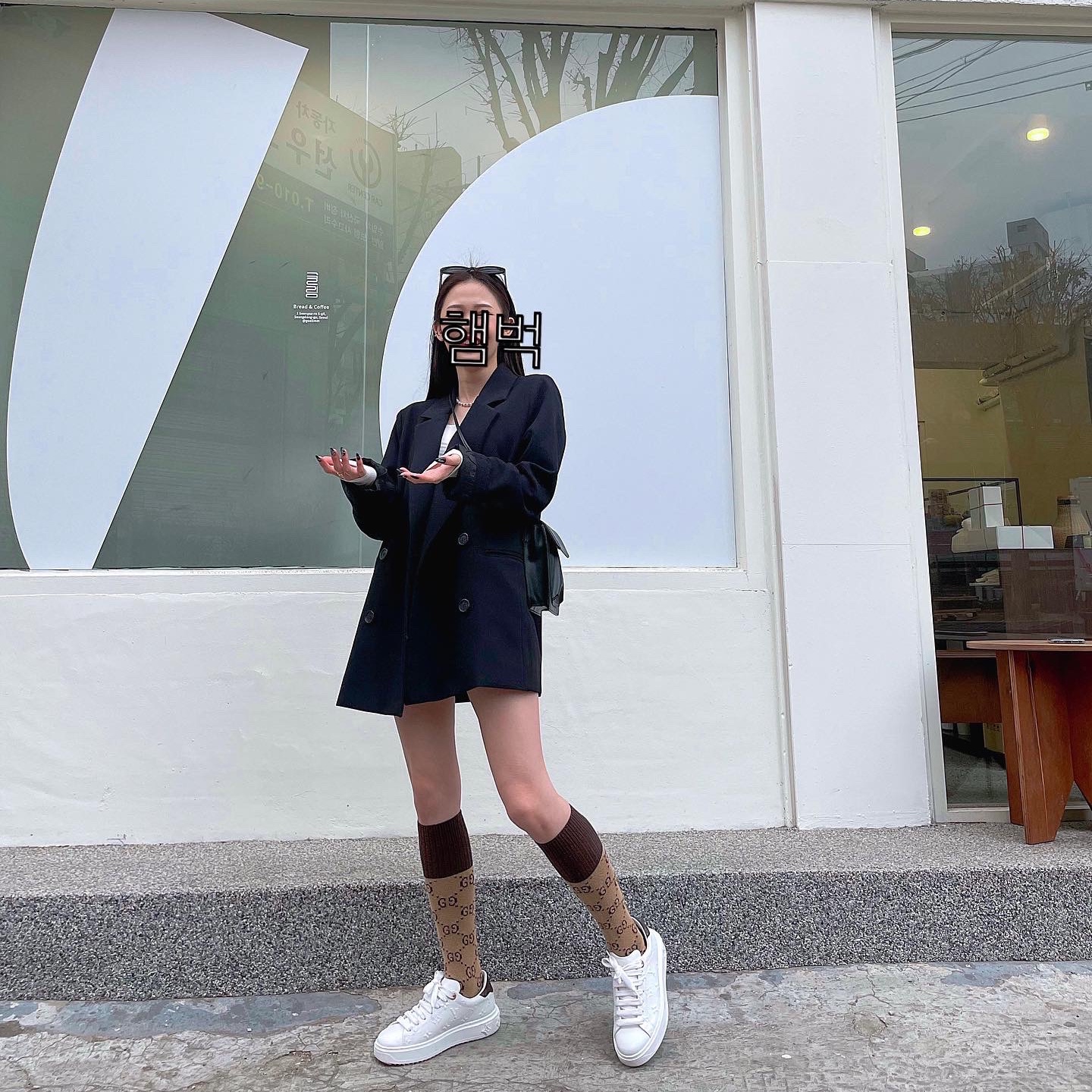 (W) Louis Vuitton Time Out Sneakers White 착용 스타일