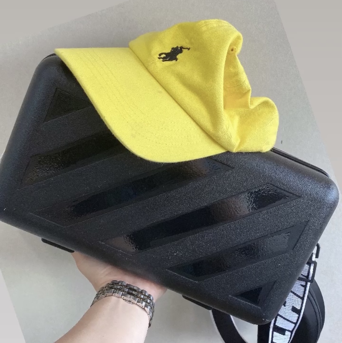 [30%적립] Polo Ralph Lauren Cotton Chino Ball Cap Polo Black, Off-White x Amore Pacific Protection Box (Without Cosmetics) 착용 스타일